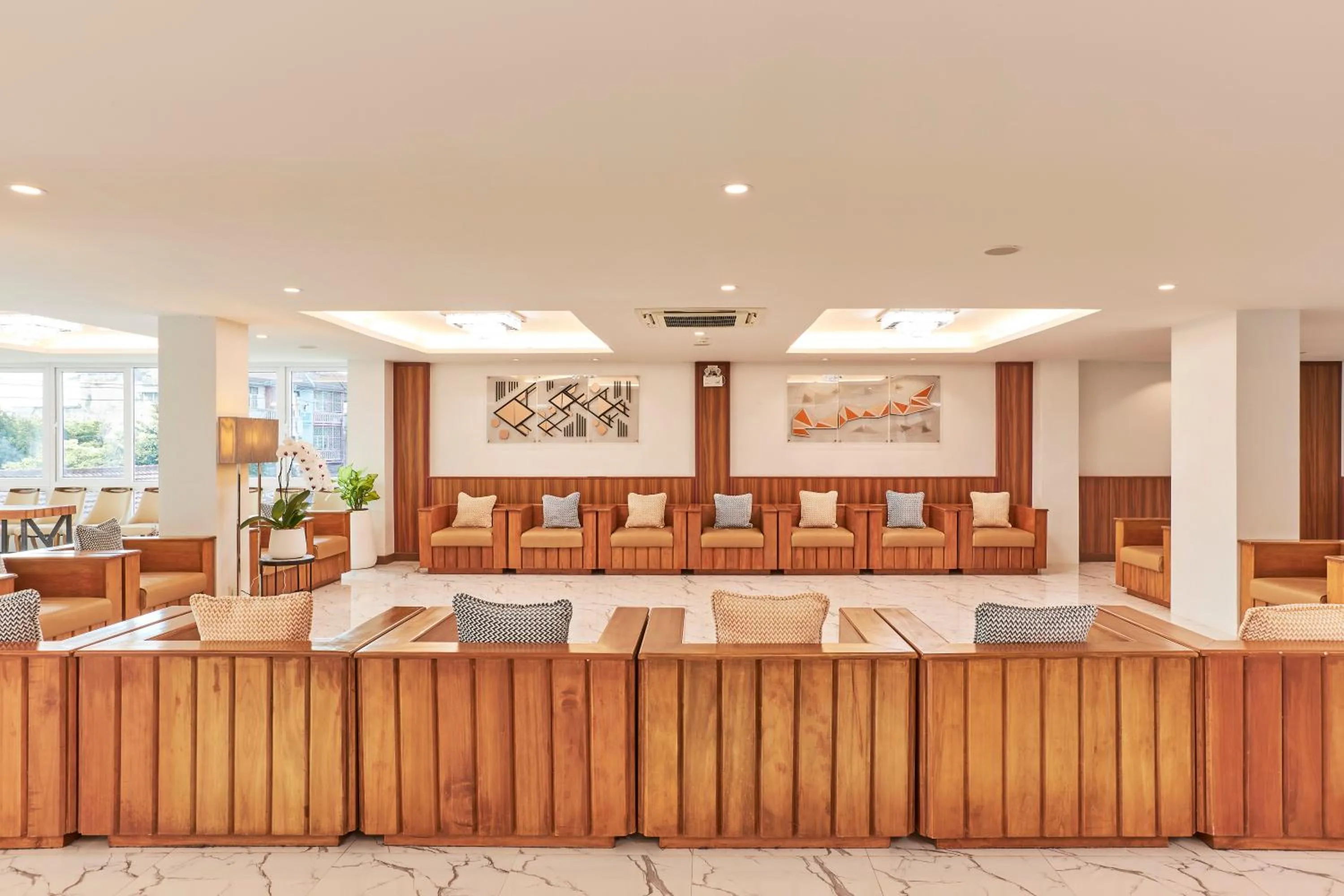 Lobby or reception in Cozy Donmueang Hotel