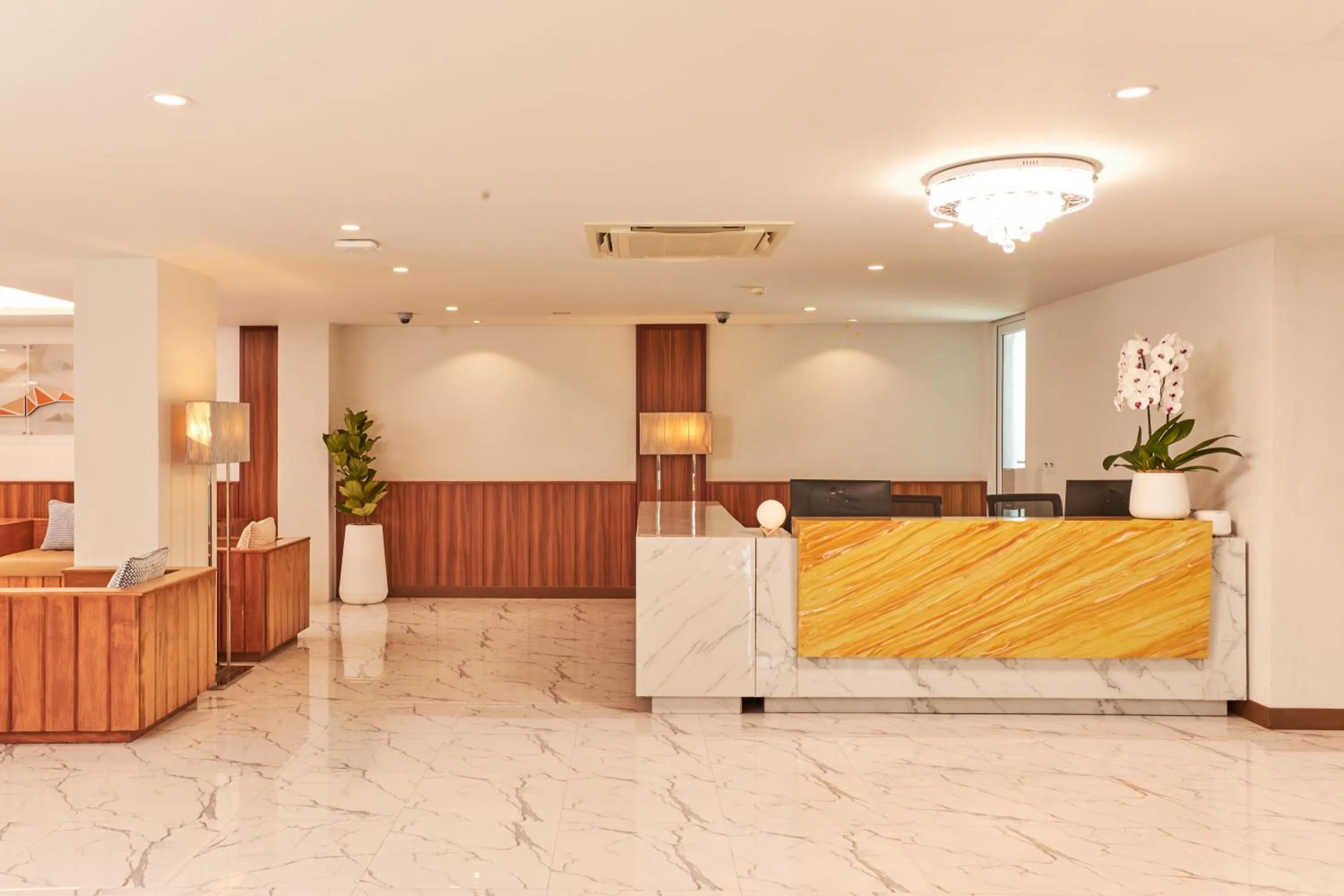 Lobby or reception in Cozy Donmueang Hotel