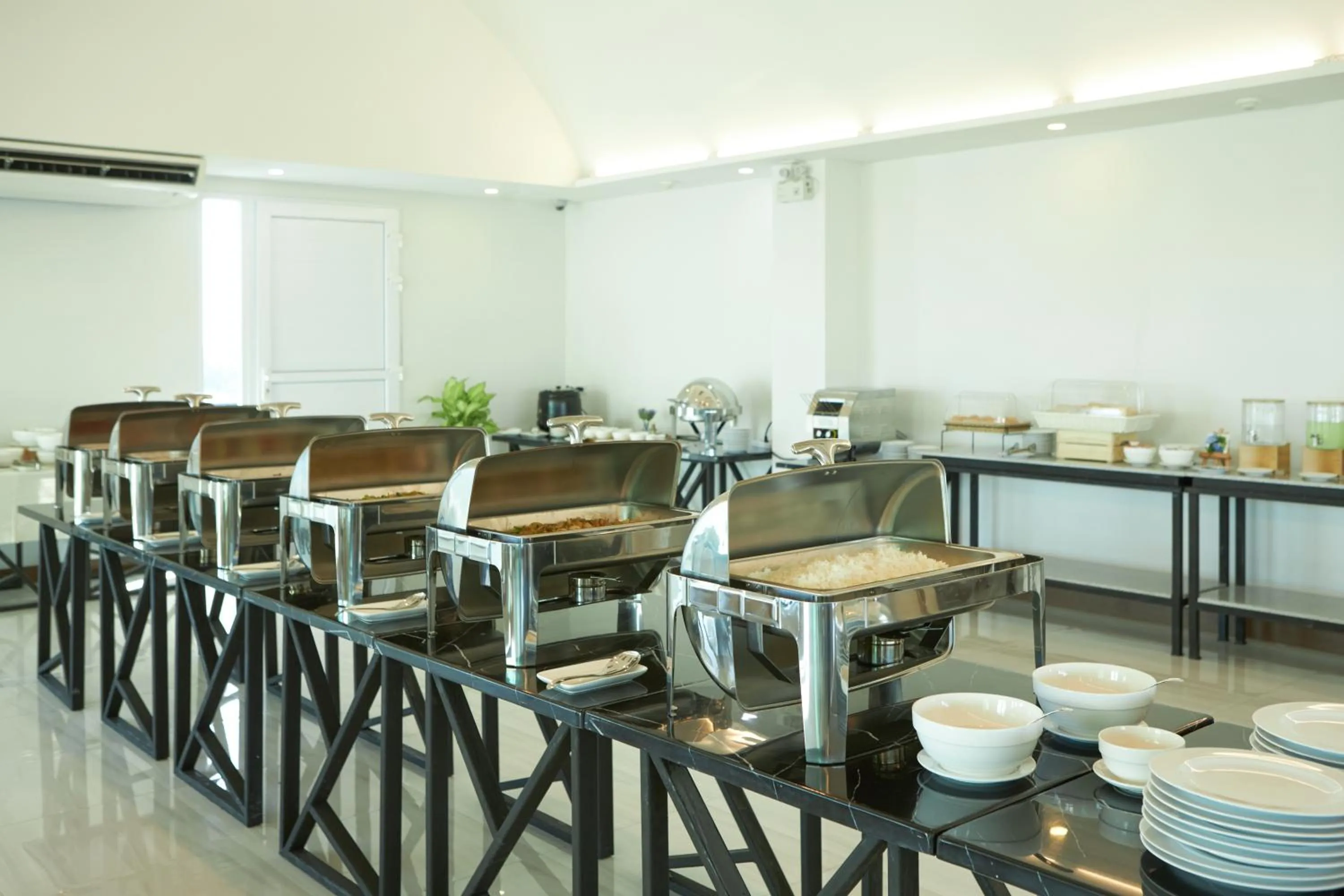 Buffet breakfast in Cozy Donmueang Hotel