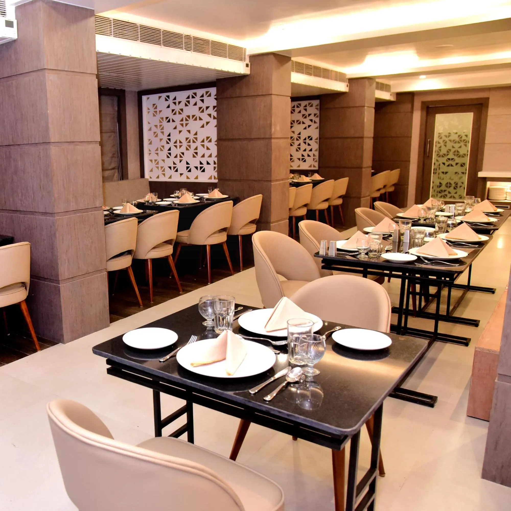 Restaurant/places to eat in Hotel Rishiraj, Nagaon