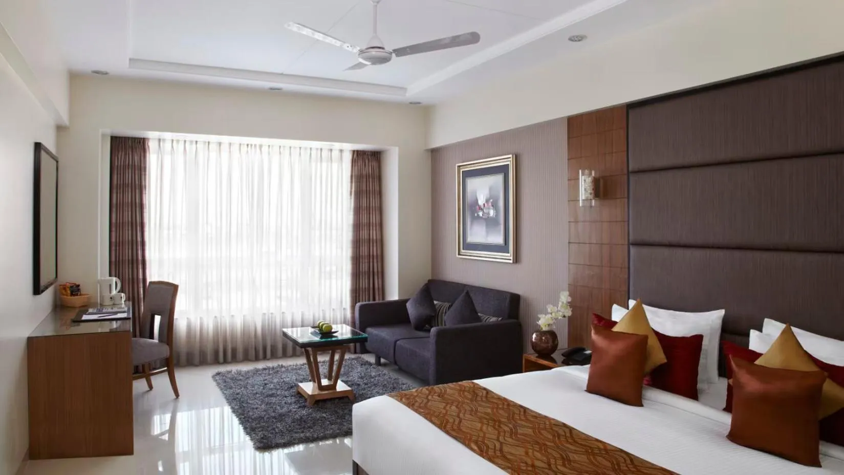 Bed in The Radiant Swan