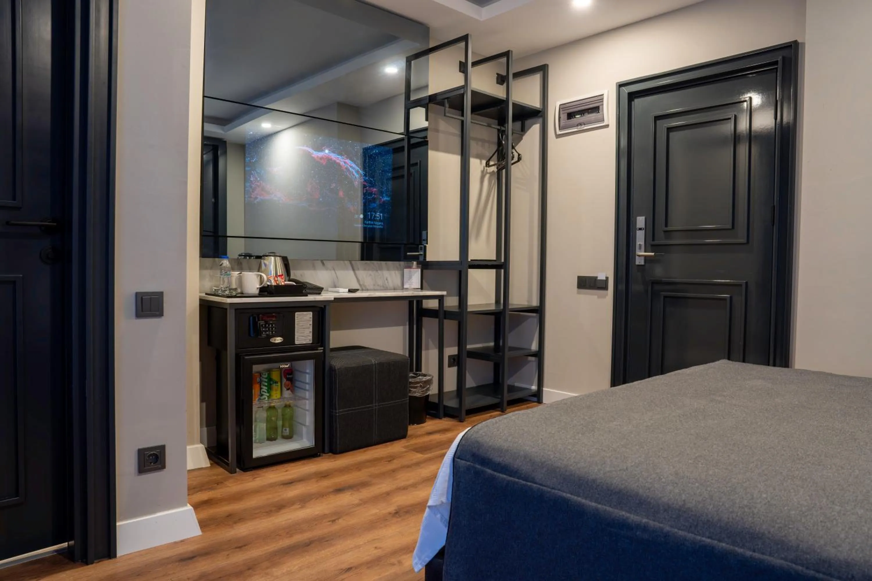 TV and multimedia, Bed in Lucky Monkey Midi Hotel