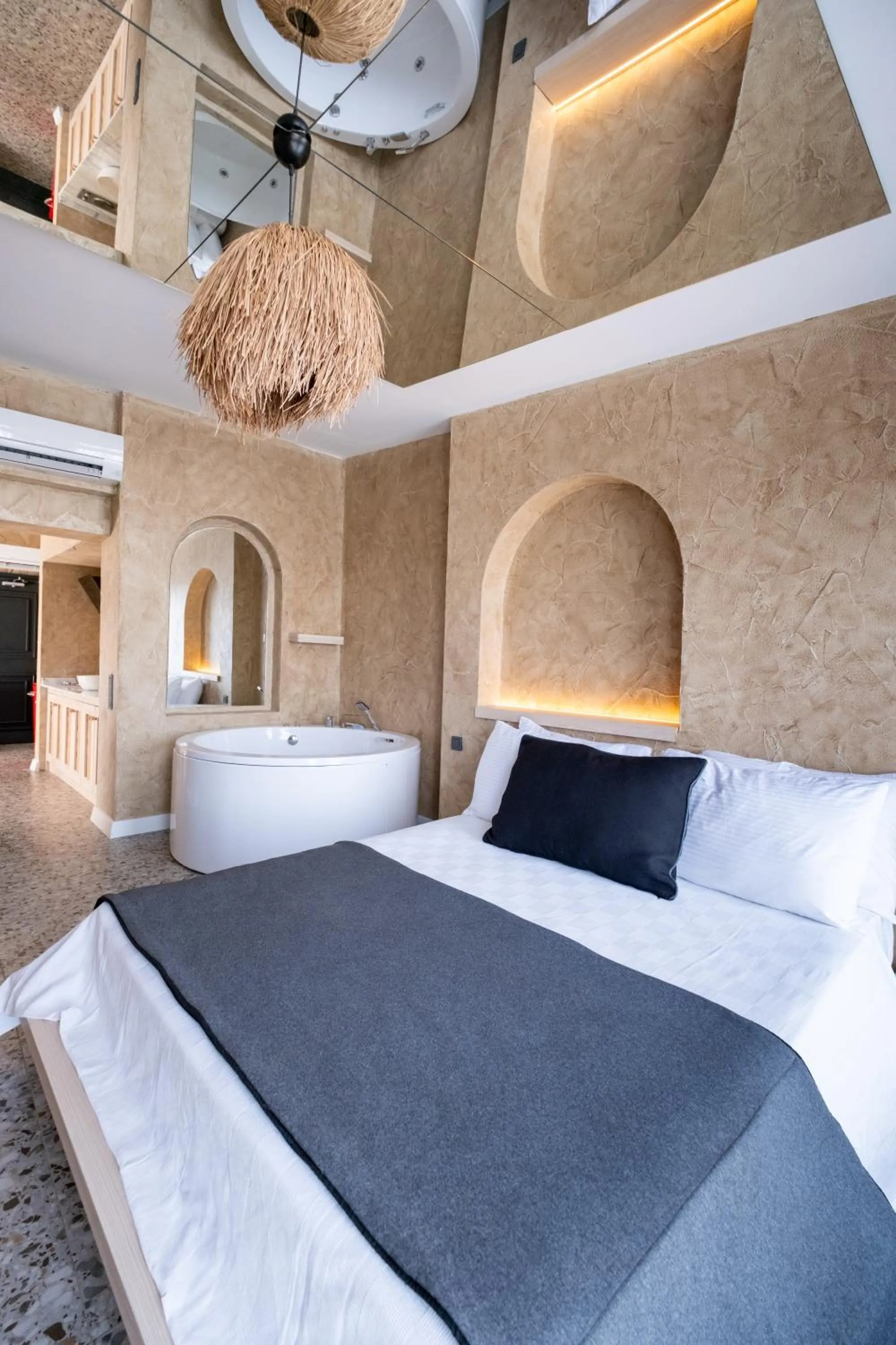 Photo of the whole room, Bed in Lucky Monkey Midi Hotel