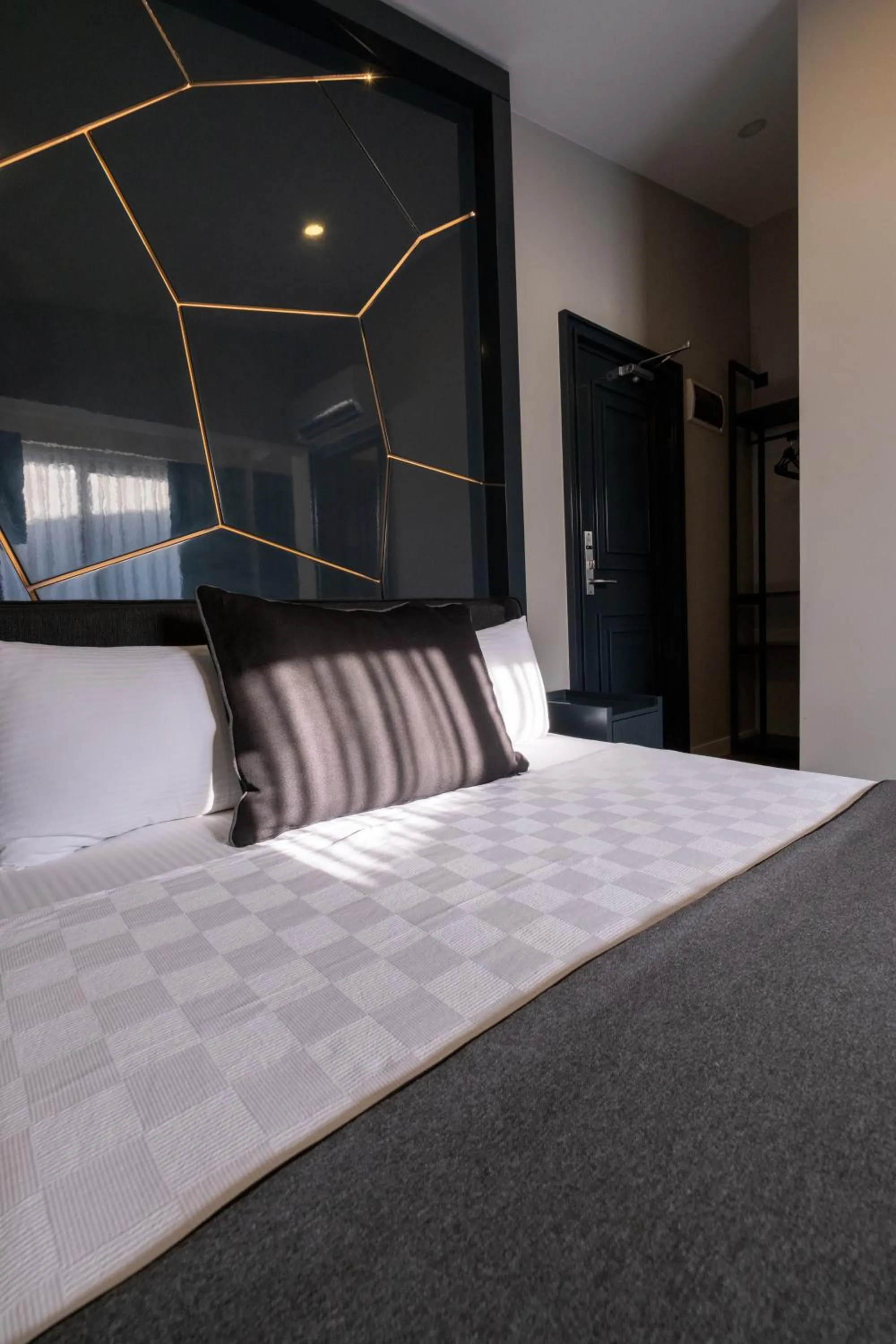 Bed in Lucky Monkey Midi Hotel