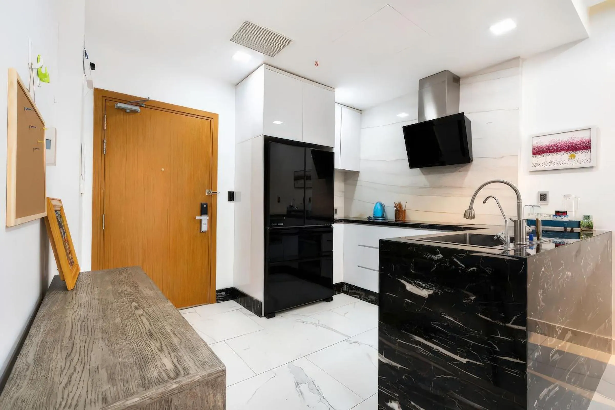 Communal lounge/ TV room in The Everich Infinity - China Town Apartment