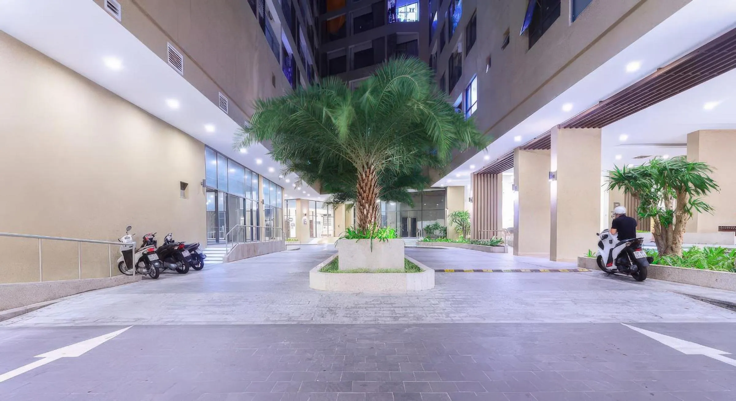 Night in The Everich Infinity - China Town Apartment