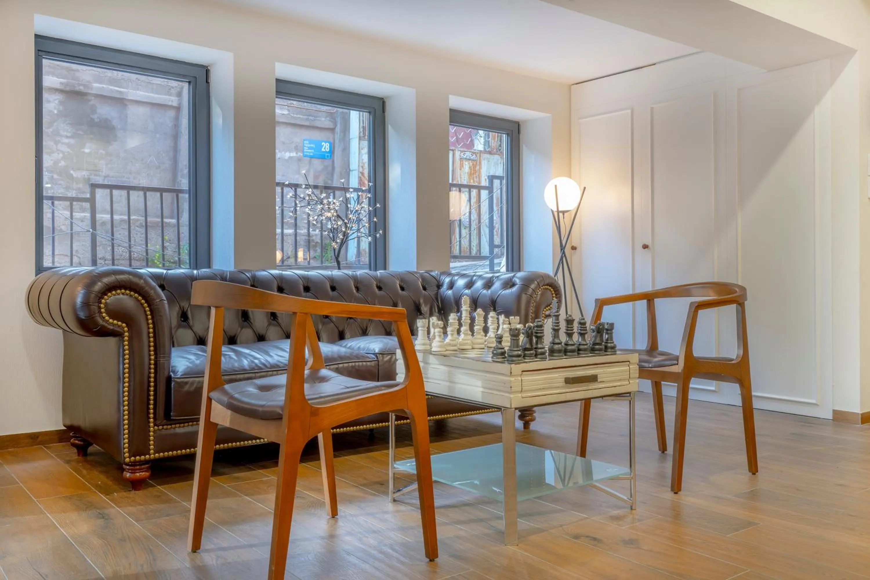 Living room in Iris Hotel