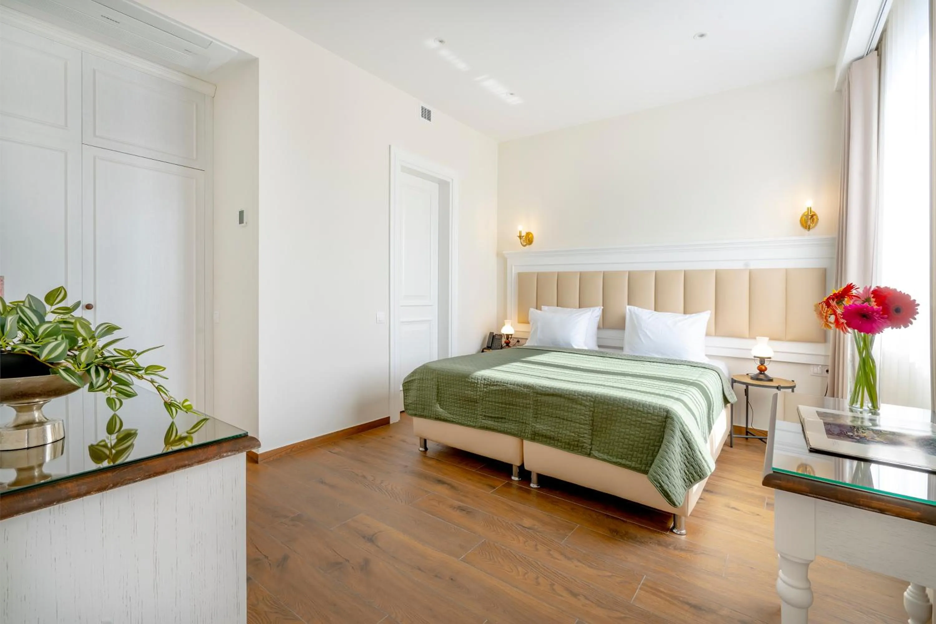 Photo of the whole room, Bed in Iris Hotel