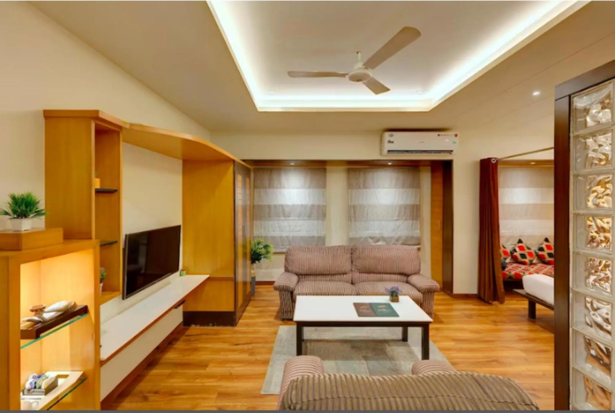 Hotel Orient Crown, Kolhapur