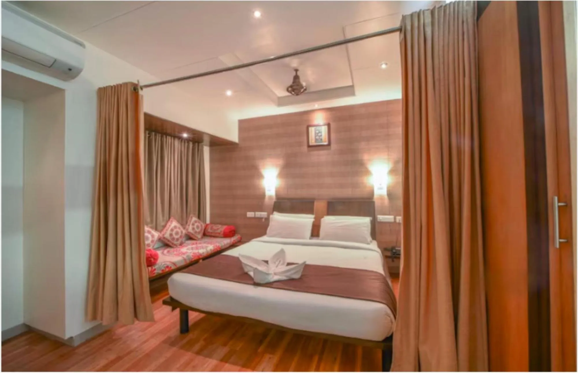 Bed in Hotel Orient Crown, Kolhapur
