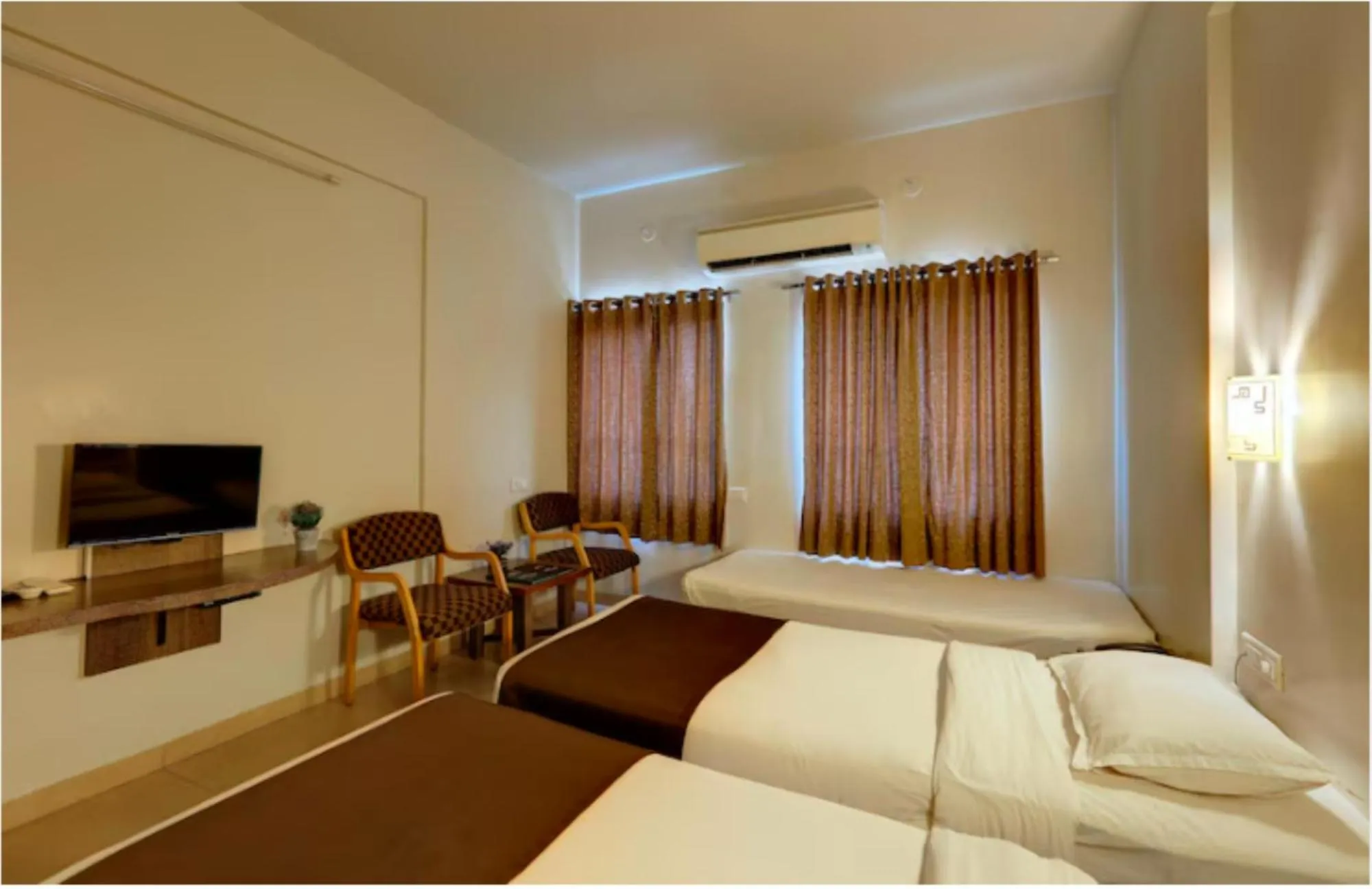 Bed in Hotel Orient Crown, Kolhapur