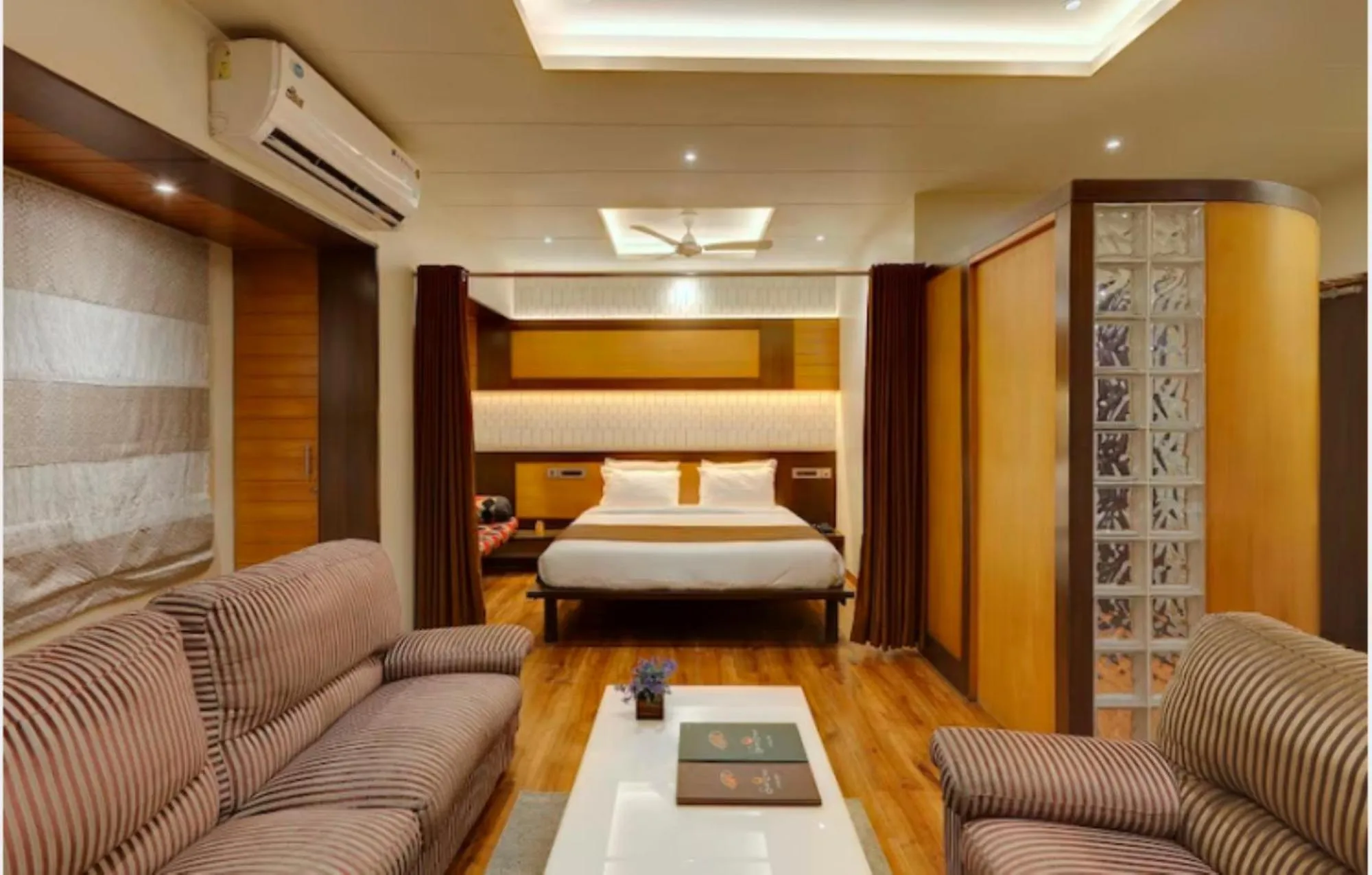 Bed in Hotel Orient Crown, Kolhapur