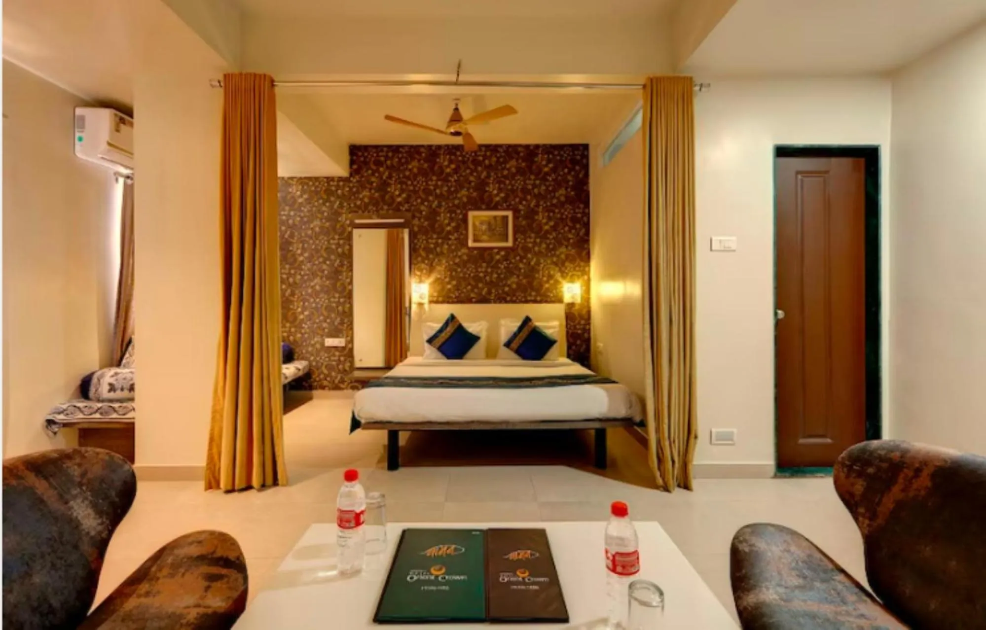 Bed in Hotel Orient Crown, Kolhapur