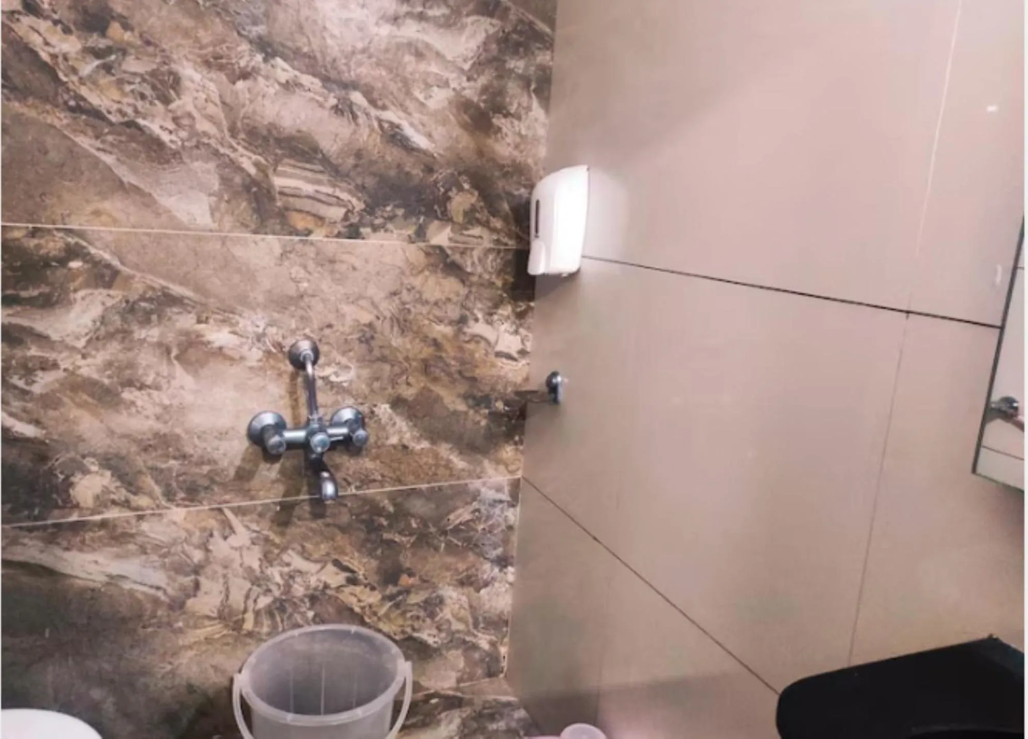 Hotel Orient Crown, Kolhapur