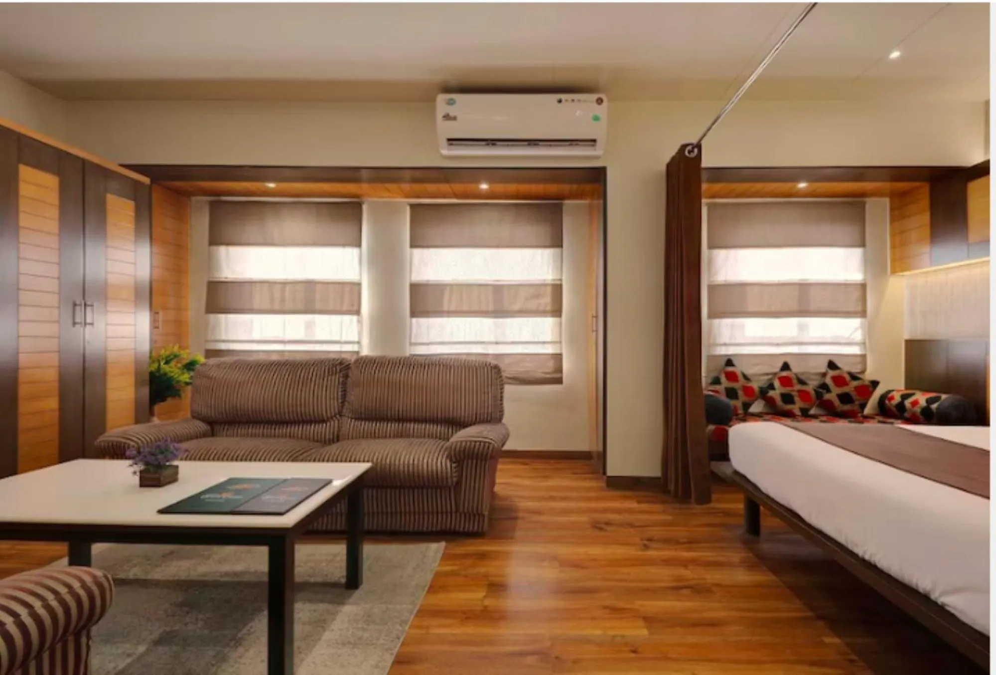 Bed in Hotel Orient Crown, Kolhapur