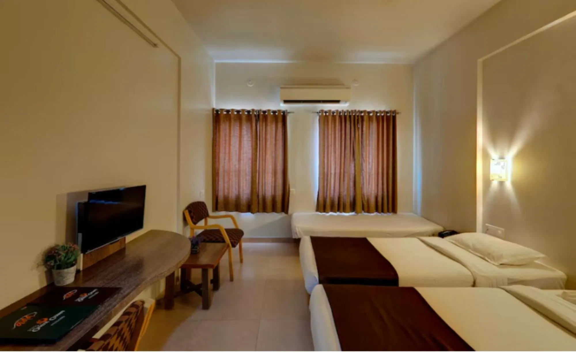 Bed in Hotel Orient Crown, Kolhapur