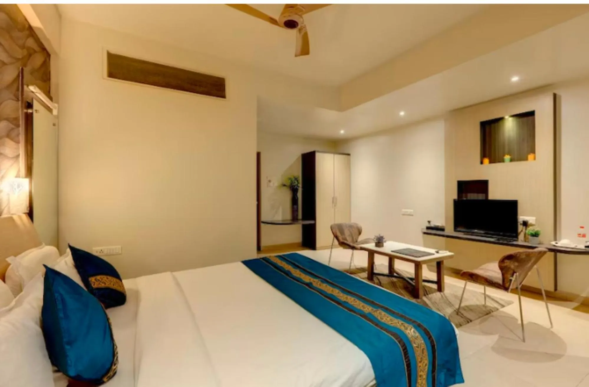 Bed in Hotel Orient Crown, Kolhapur