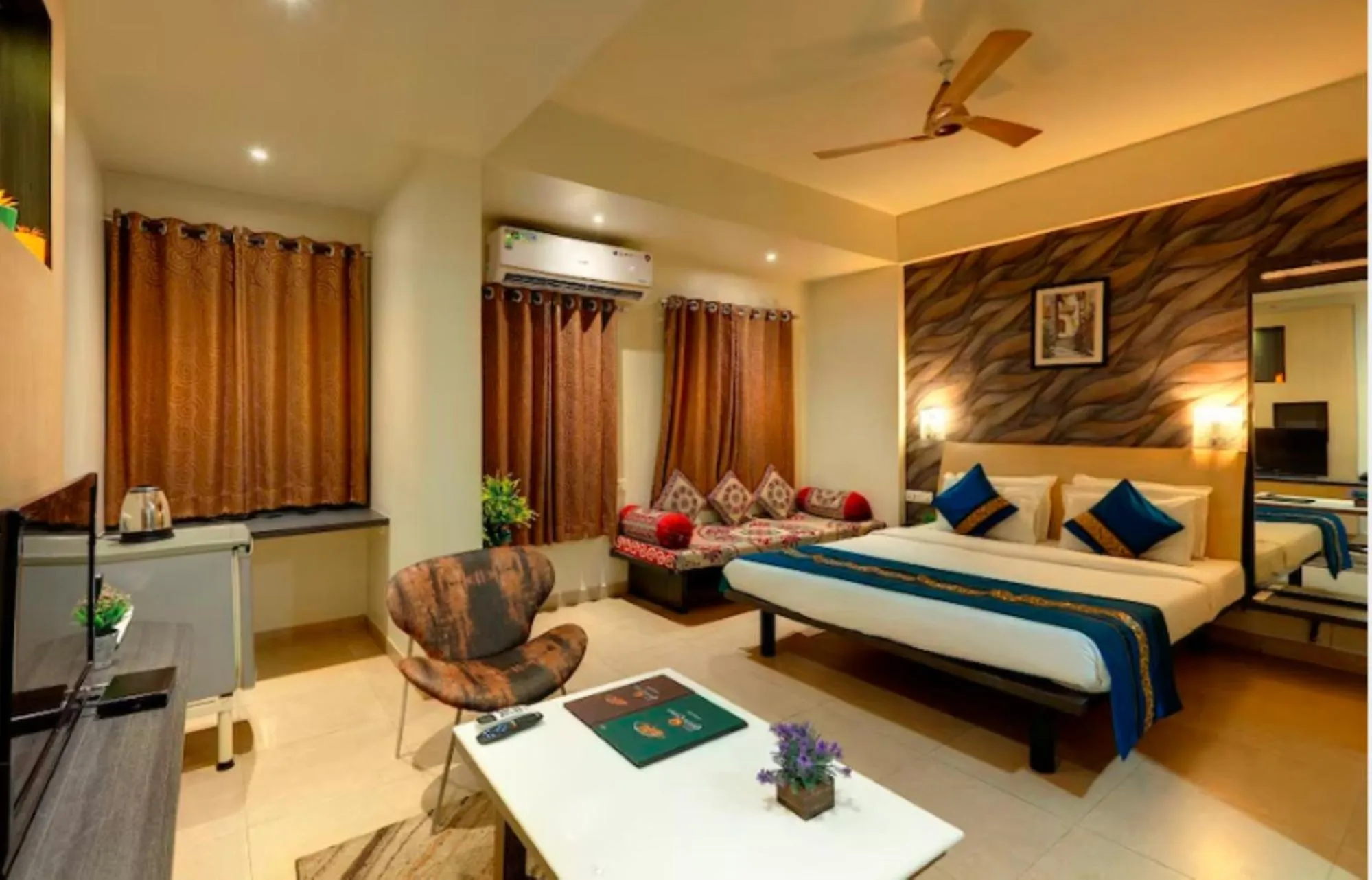 Bed in Hotel Orient Crown, Kolhapur