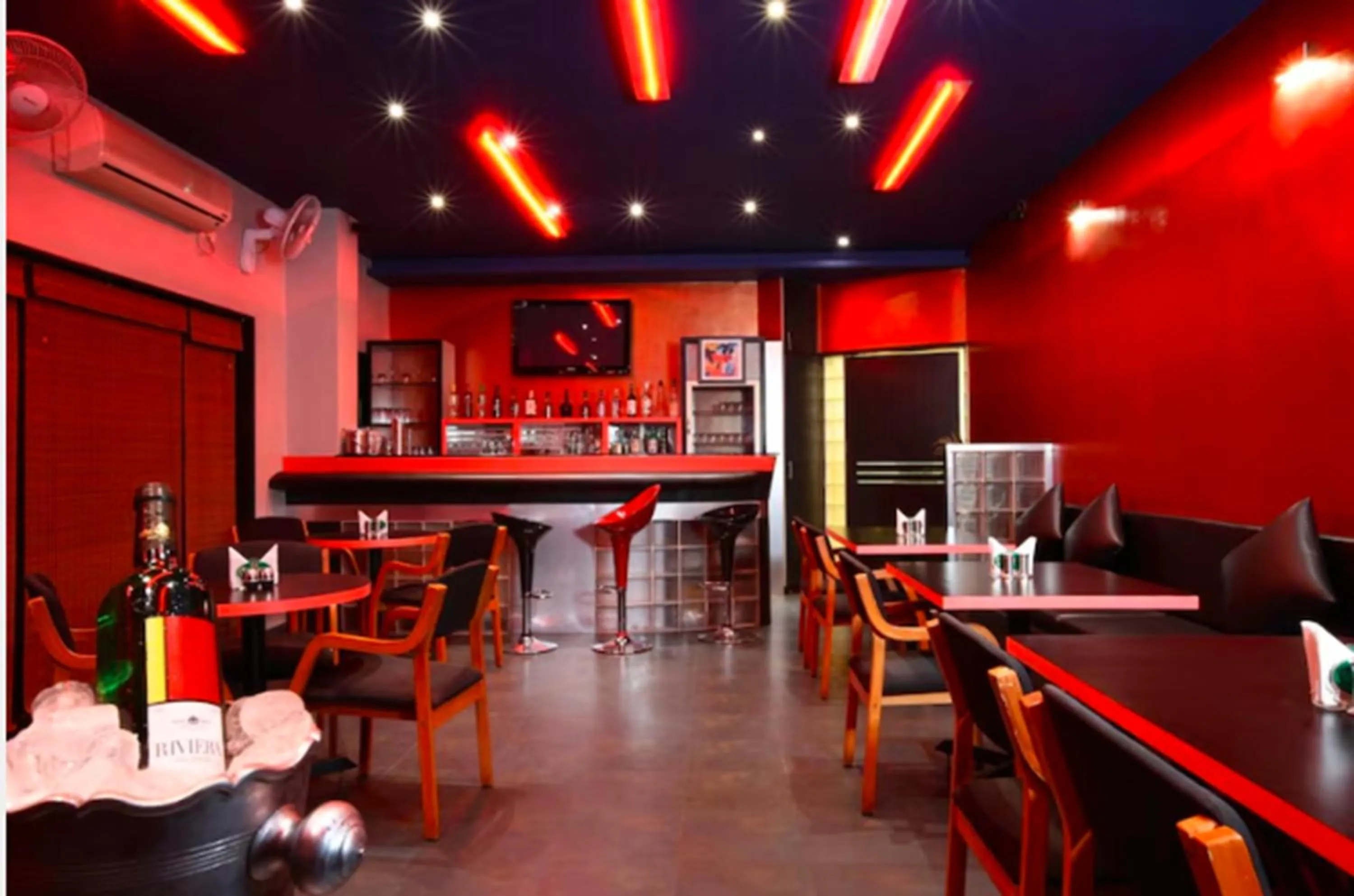 Restaurant/places to eat in Hotel Orient Crown, Kolhapur