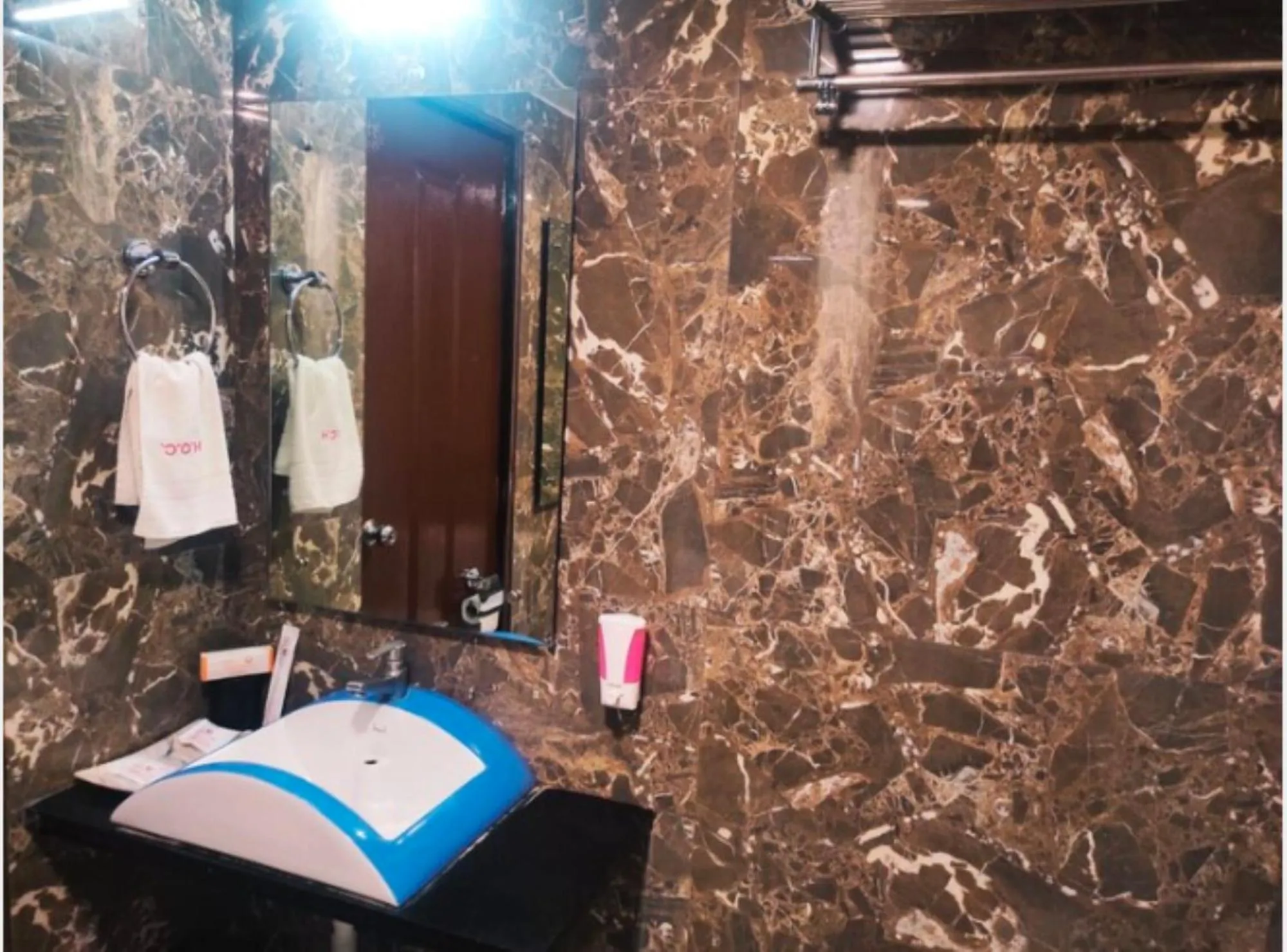 Hotel Orient Crown, Kolhapur