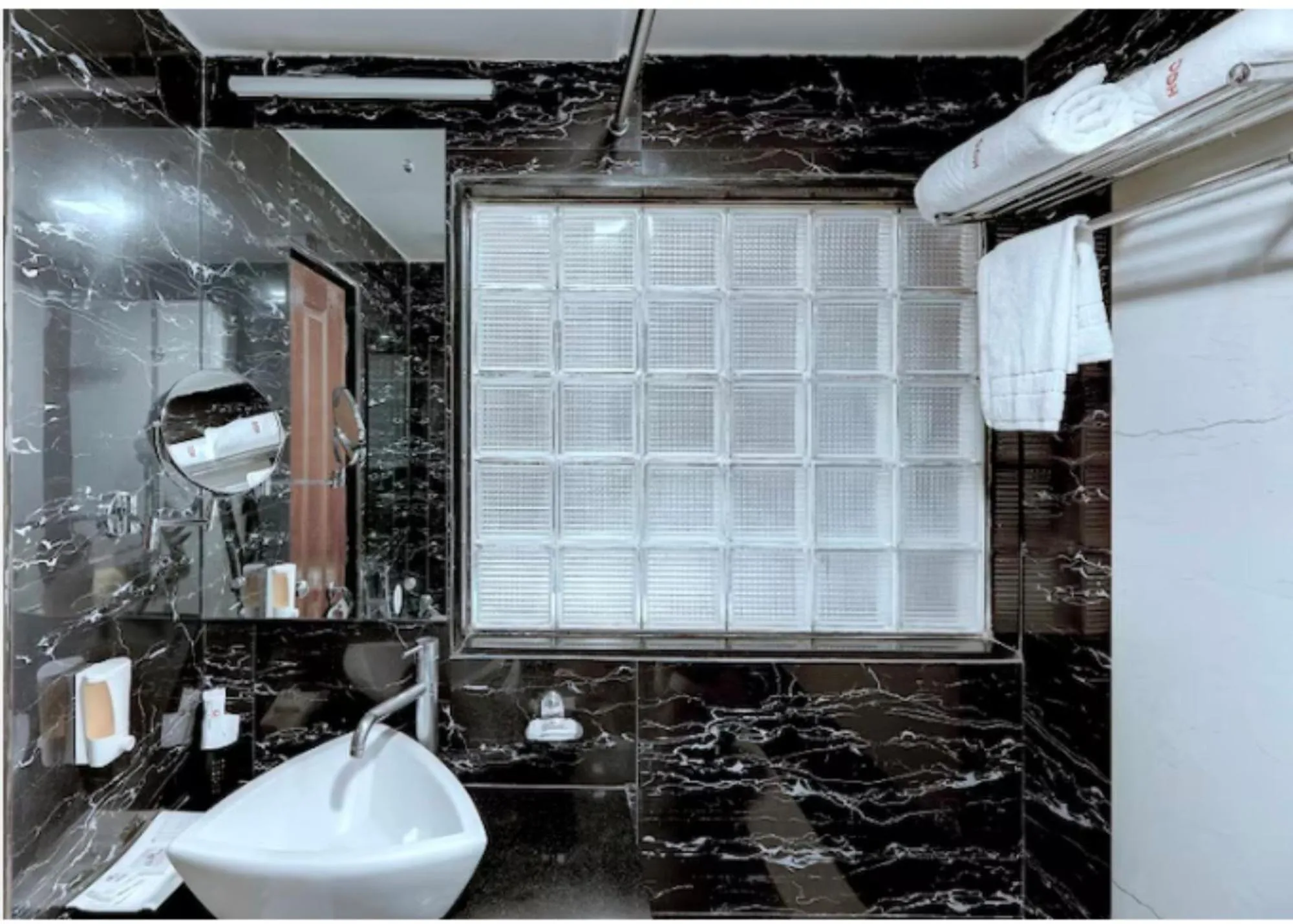 Hotel Orient Crown, Kolhapur