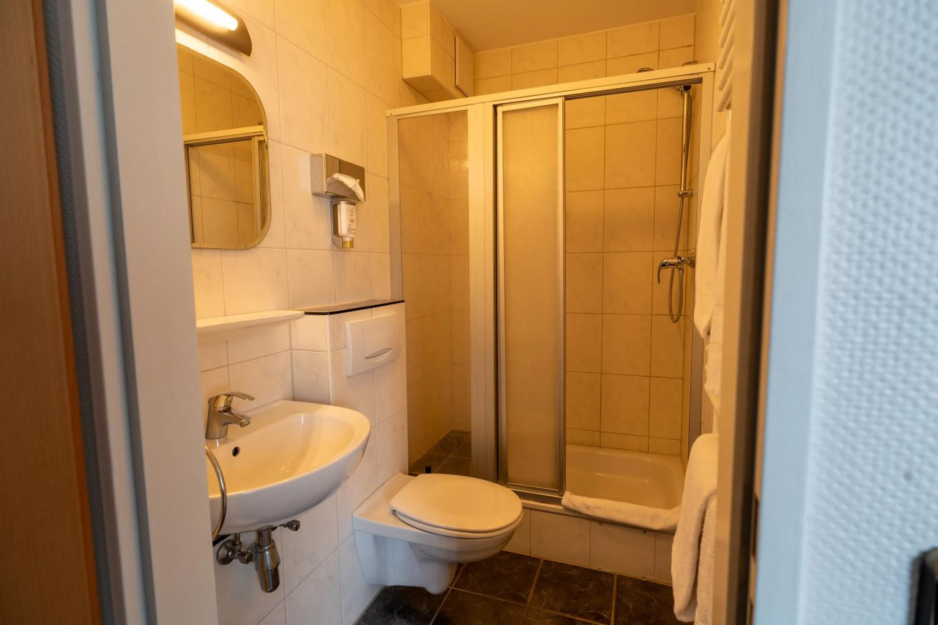 Bathroom in Airport Business Hotel Köln