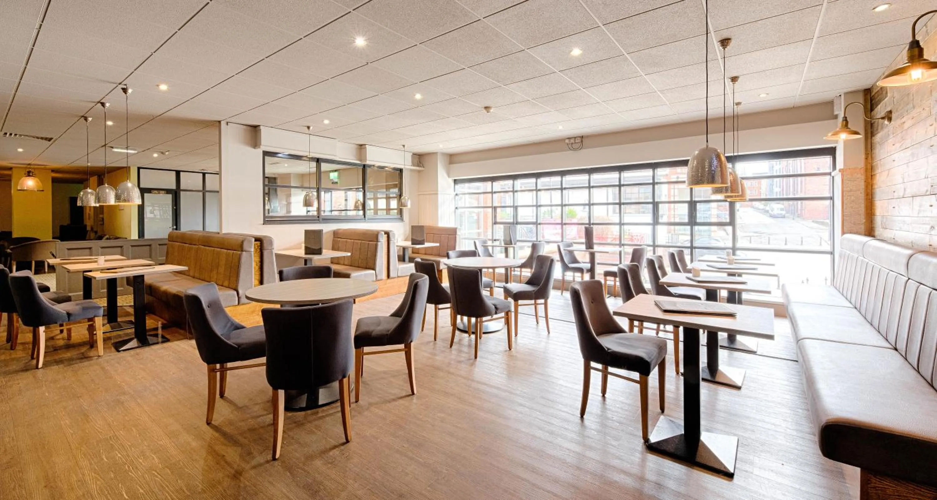 Restaurant/places to eat in Castlefield Hotel