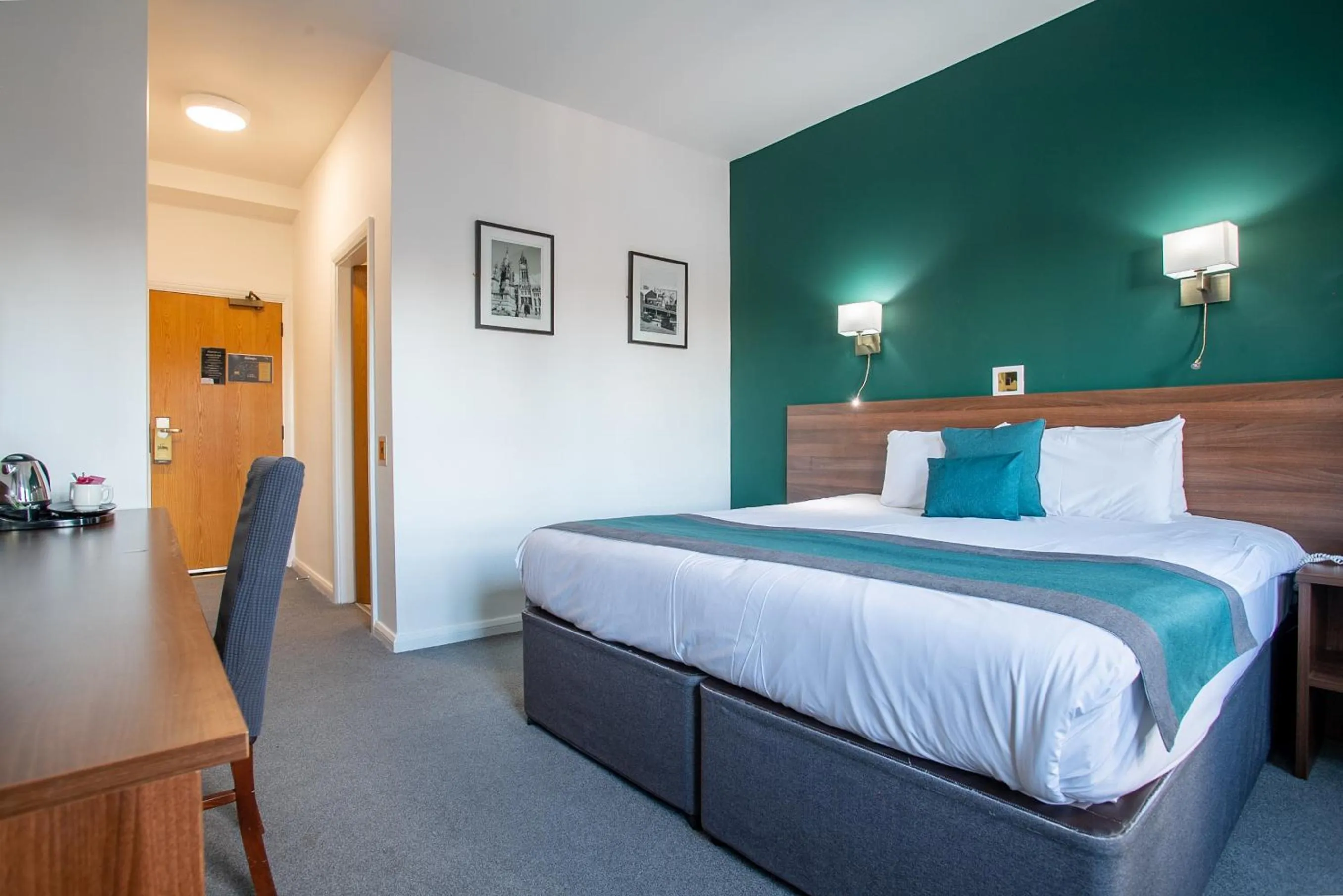 Photo of the whole room, Bed in Castlefield Hotel