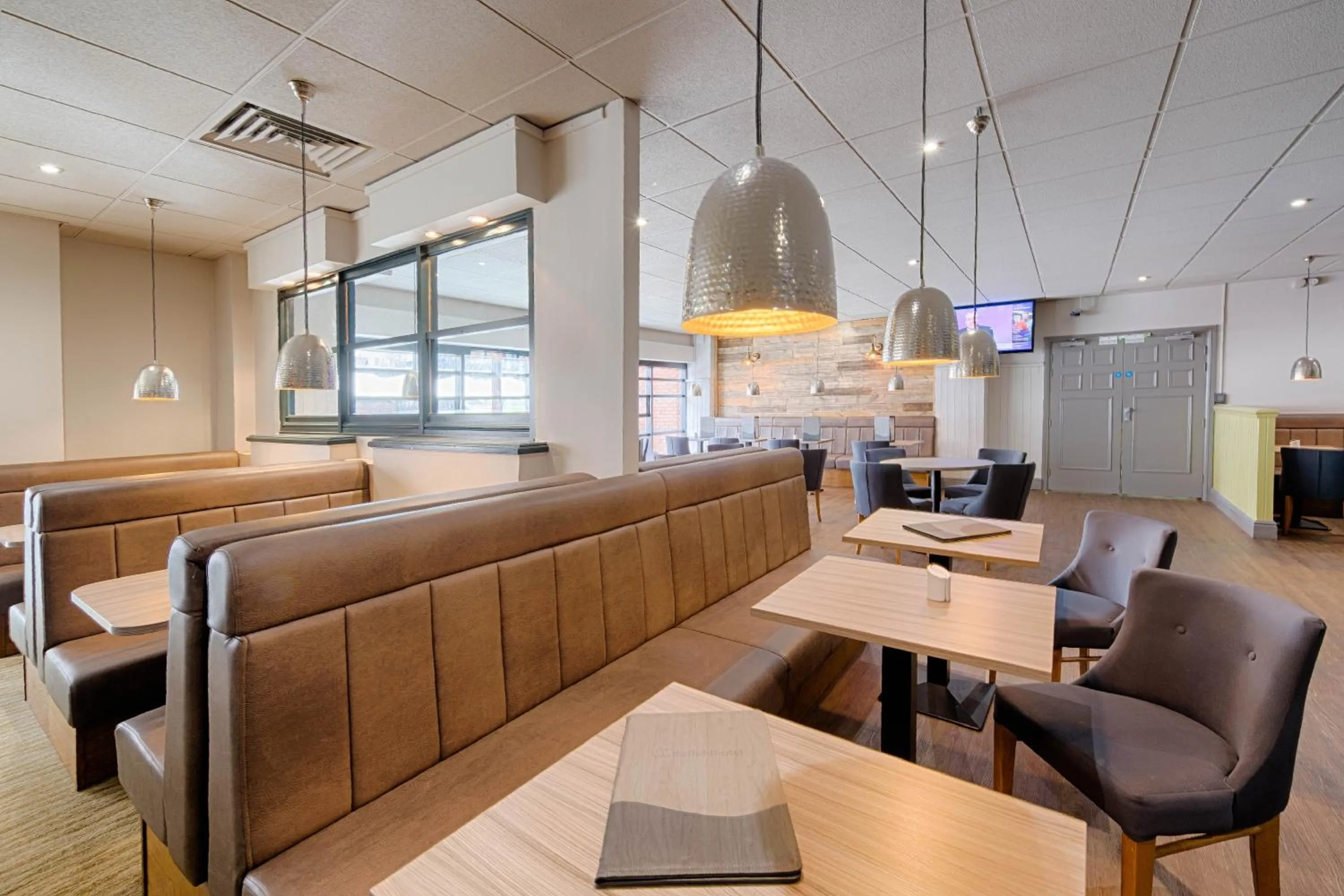 Restaurant/places to eat in Castlefield Hotel