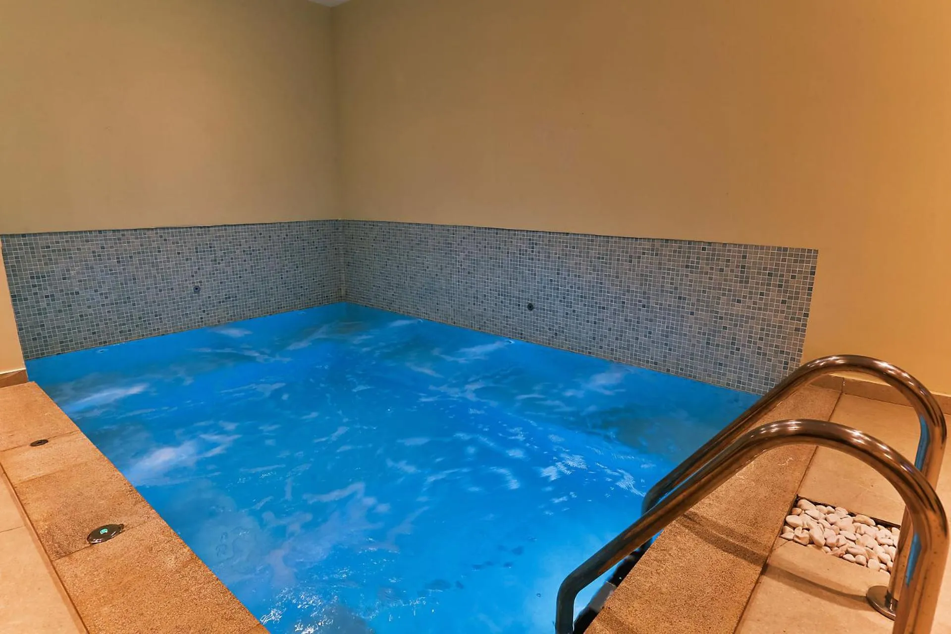 Hot Tub in Boutique hotel Ruzmarin SPA & Garden by Aycon