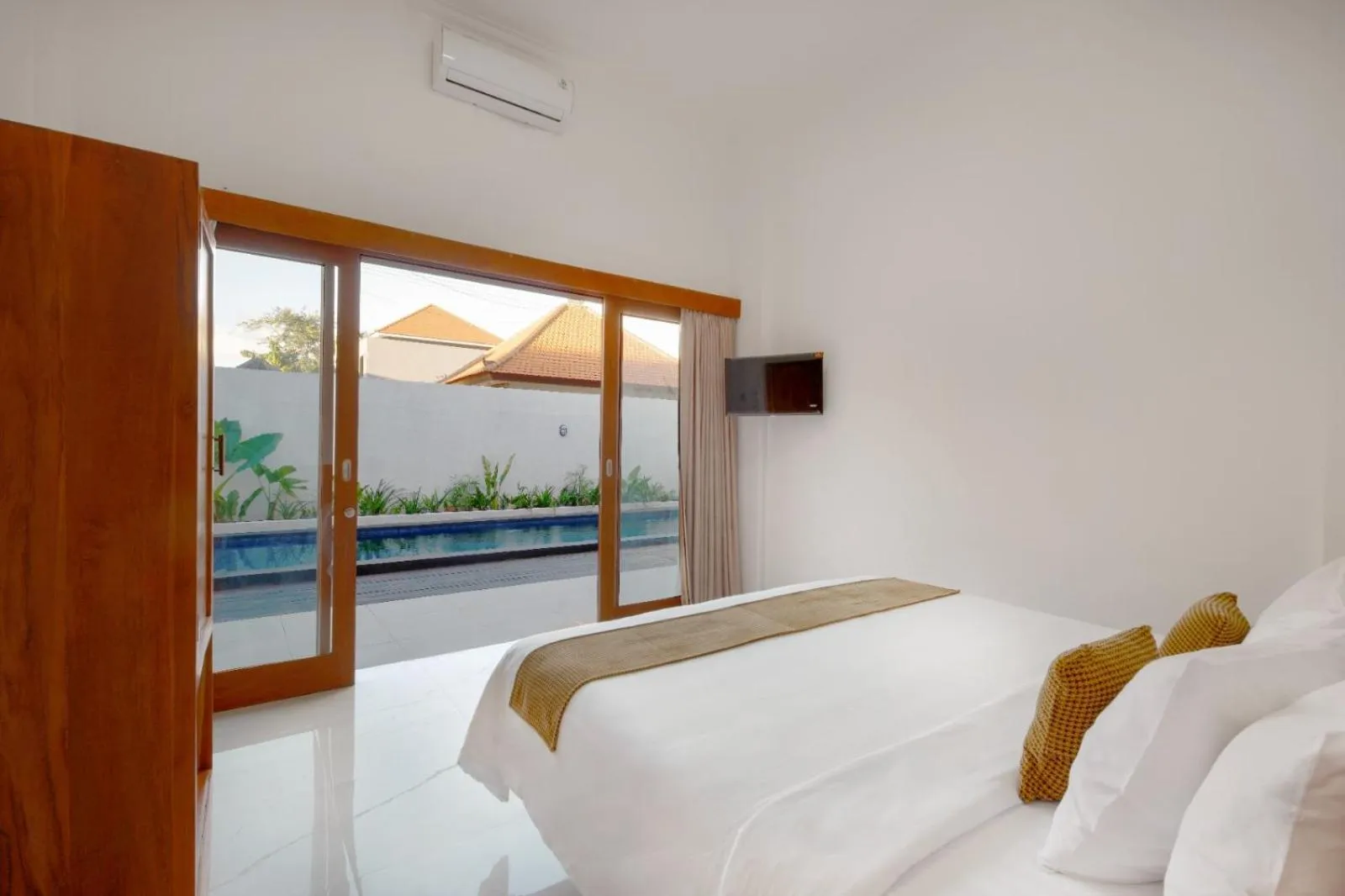 Pool view, Bed in Blessing Bali