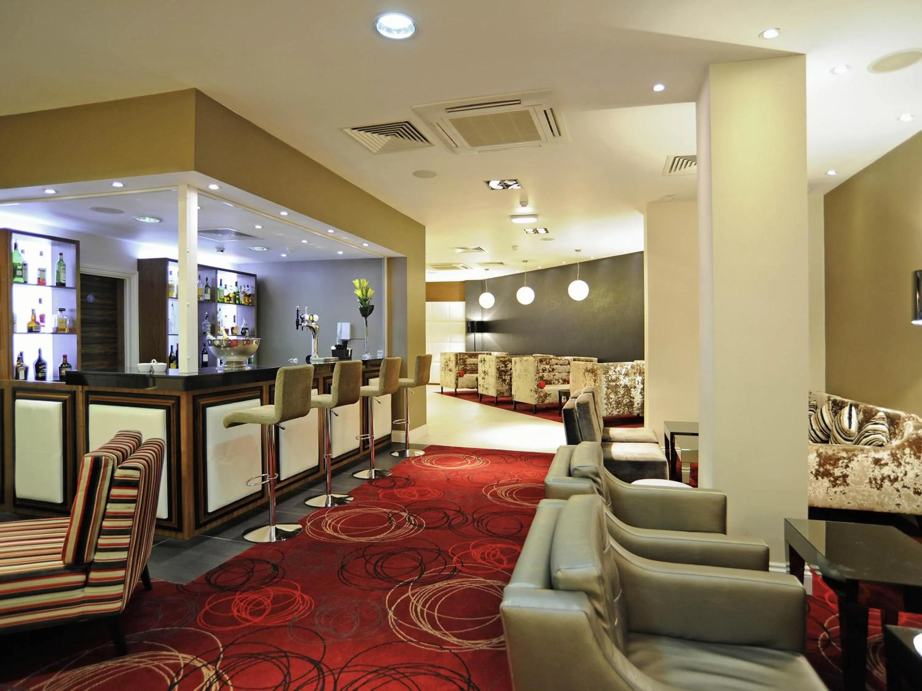 Lounge or bar in Mercure London Bloomsbury Hotel