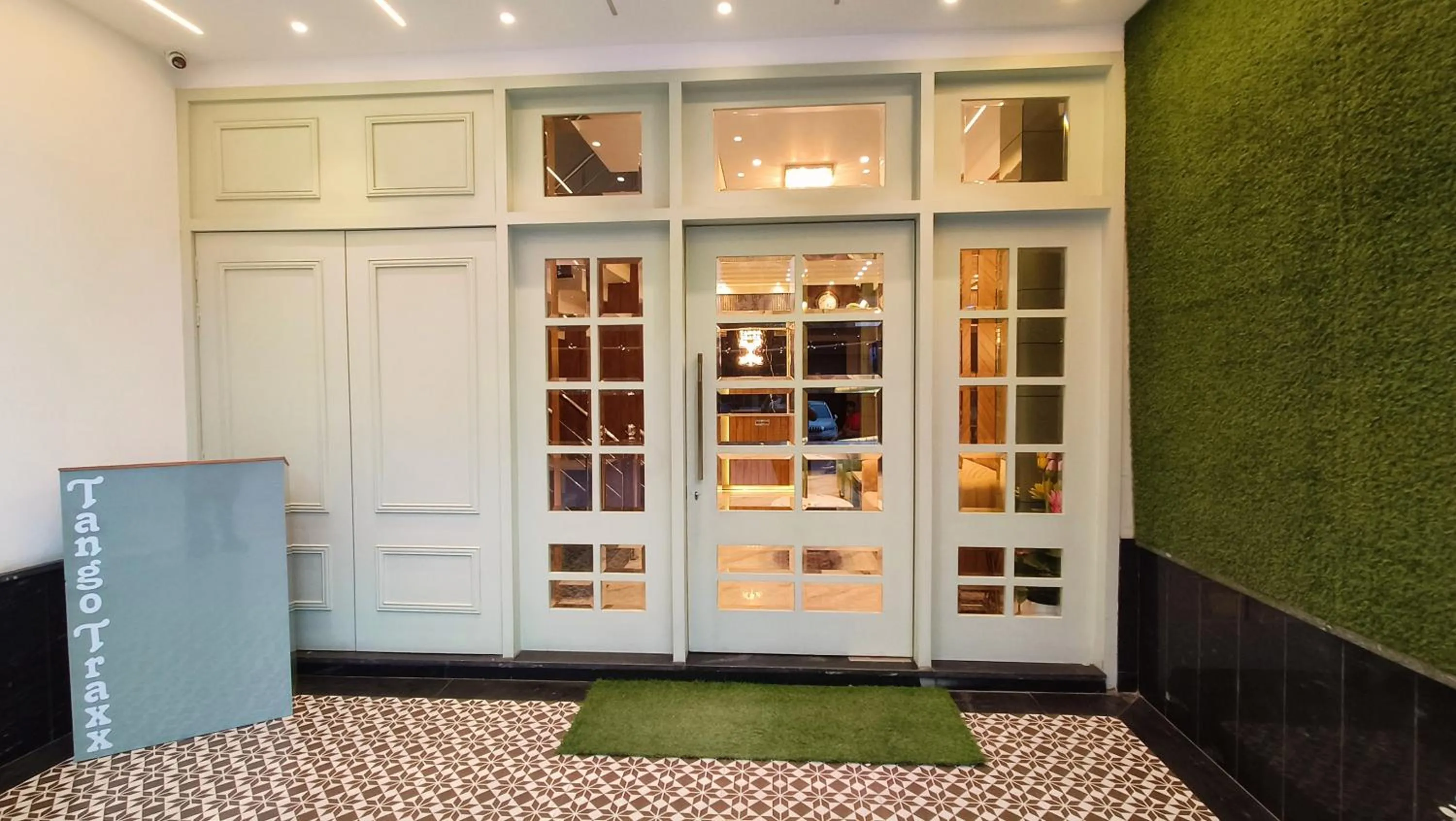 Facade/entrance in Hotel Tango Traxx