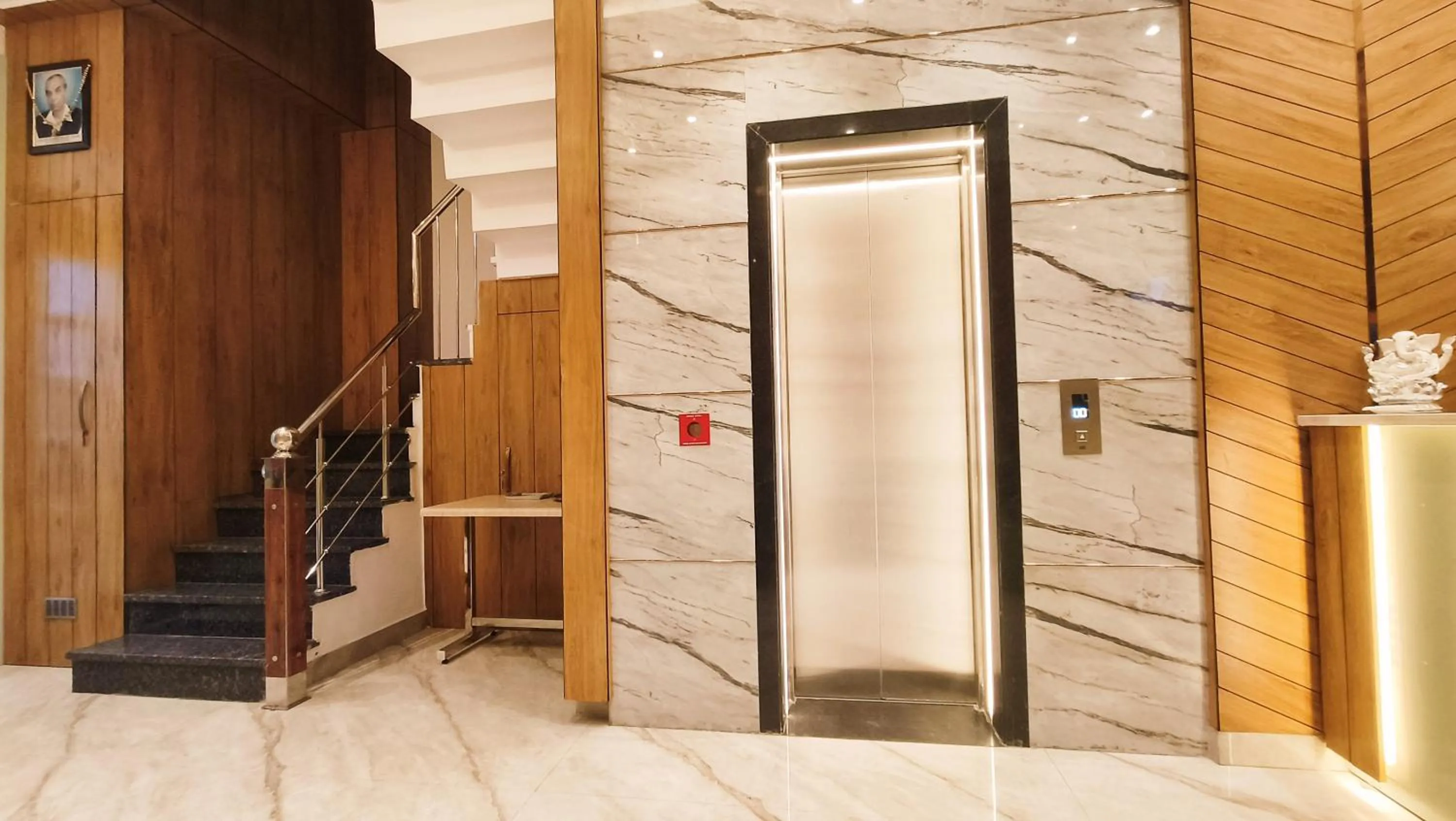 elevator in Hotel Tango Traxx