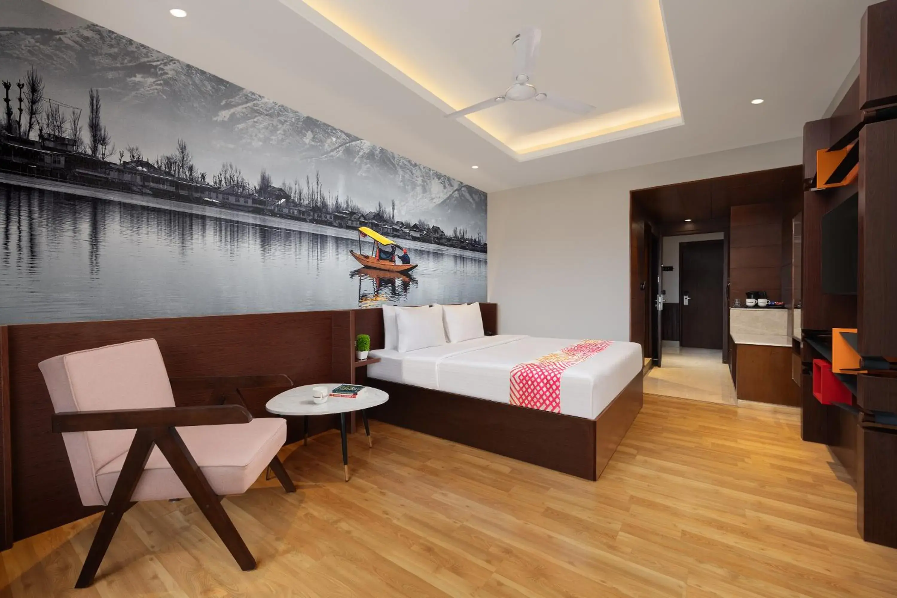 Luxe King Room - single occupancy in Ginger Srinagar Barzulla Near Srinagar Airport Luxe King Room - single occupancy in Ginger Srinagar Barzulla Near Srinagar Airport