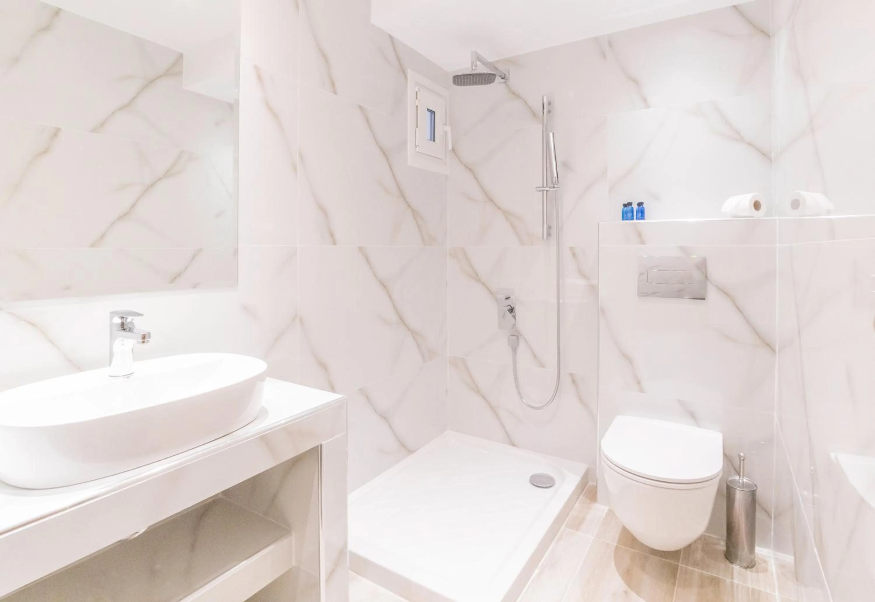 Bathroom in Hotel Avra