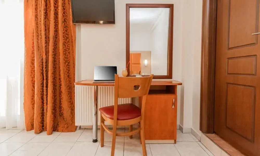 Family Room with Balcony in Hotel Avra Family Room with Balcony in Hotel Avra