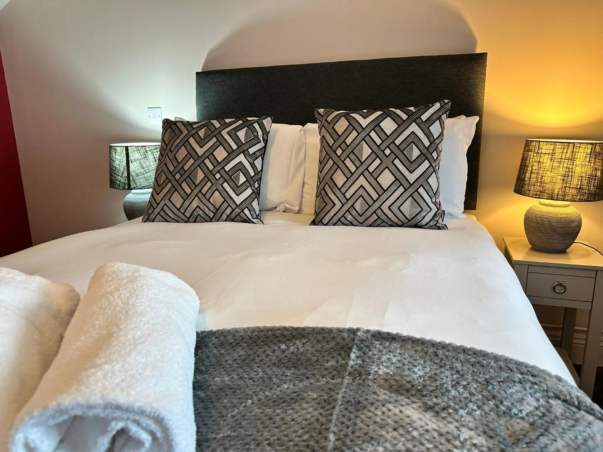 Bed in The Prince Albert Pub & Hotel with onsite FREE PARKING 2 minutes from Legoland