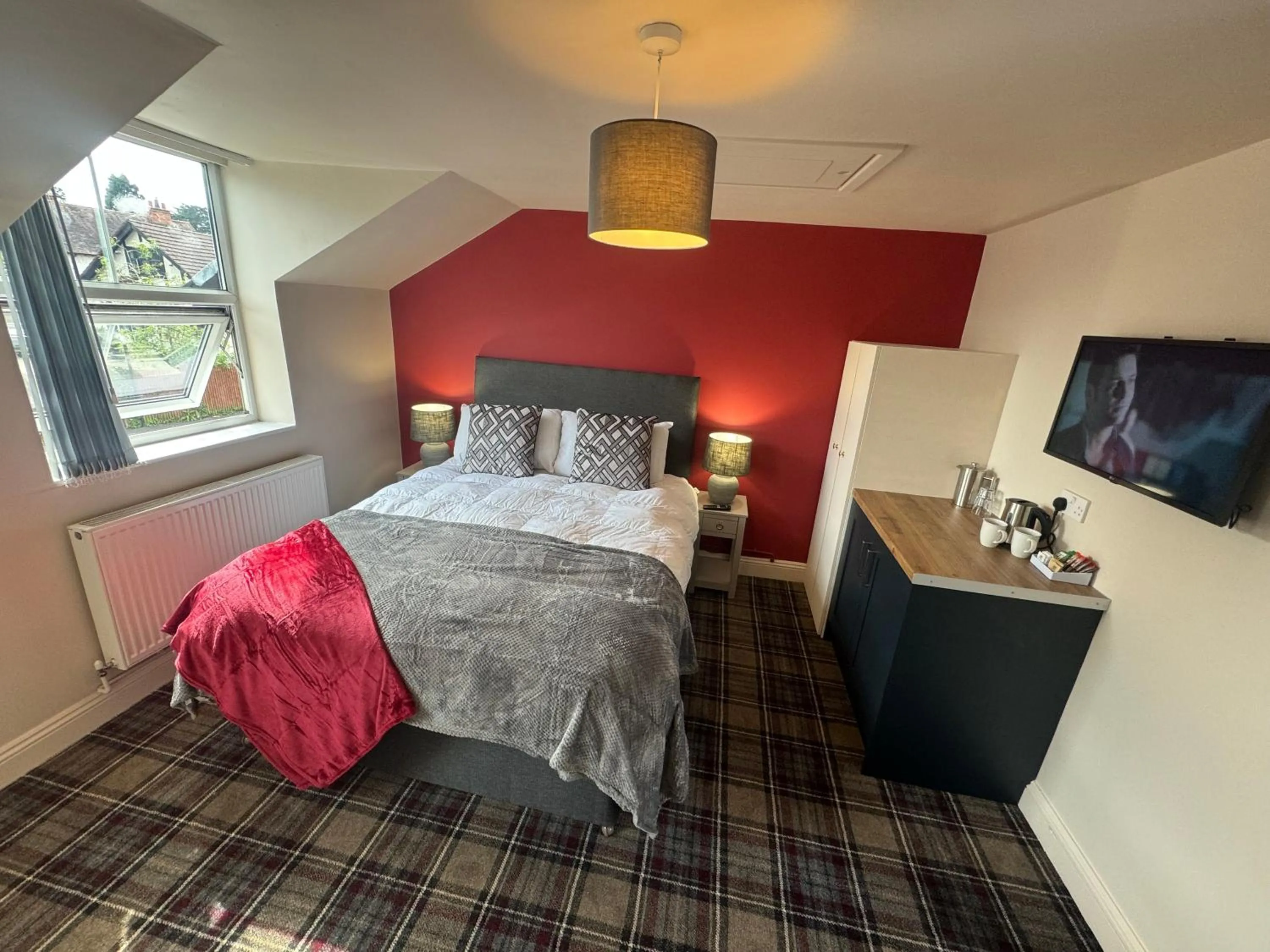 Photo of the whole room, Bed in The Prince Albert Pub & Hotel with onsite FREE PARKING 2 minutes from Legoland