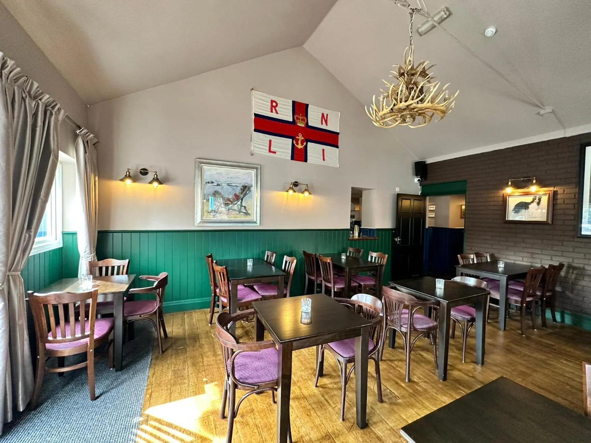 Restaurant/places to eat in The Prince Albert Pub & Hotel with onsite FREE PARKING 2 minutes from Legoland