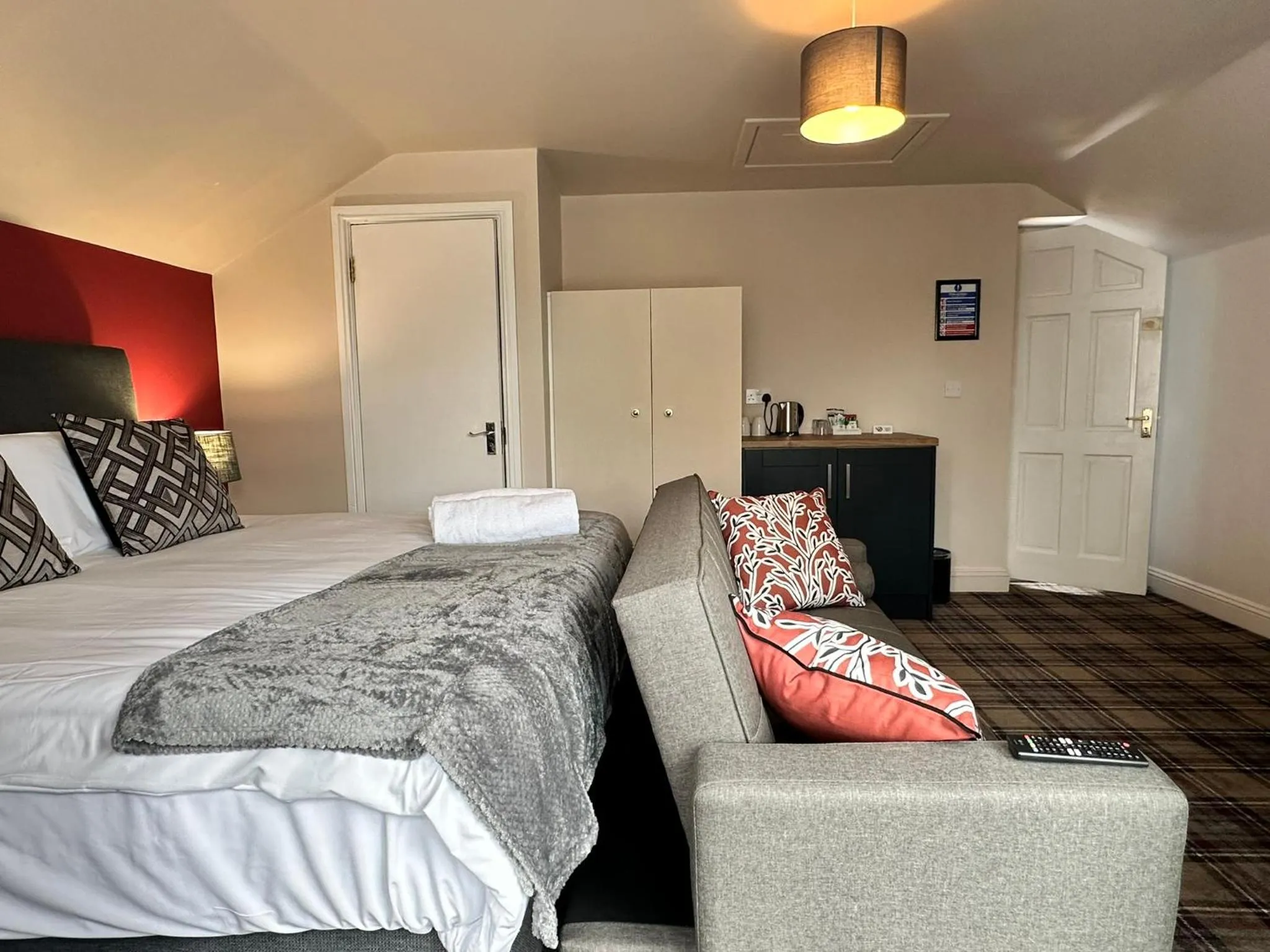 Photo of the whole room, Bed in The Prince Albert Pub & Hotel with onsite FREE PARKING 2 minutes from Legoland