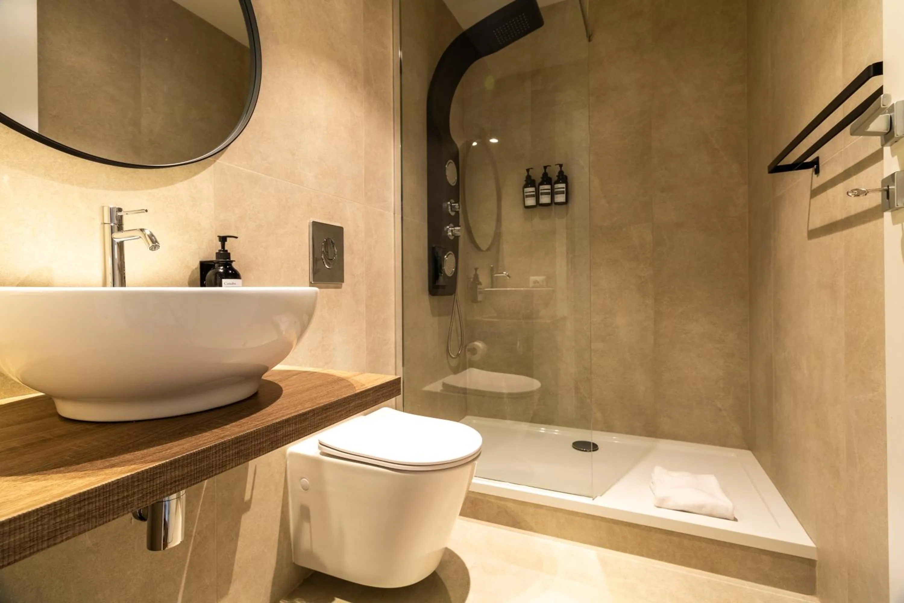 Shower in Guesthouse Emilio