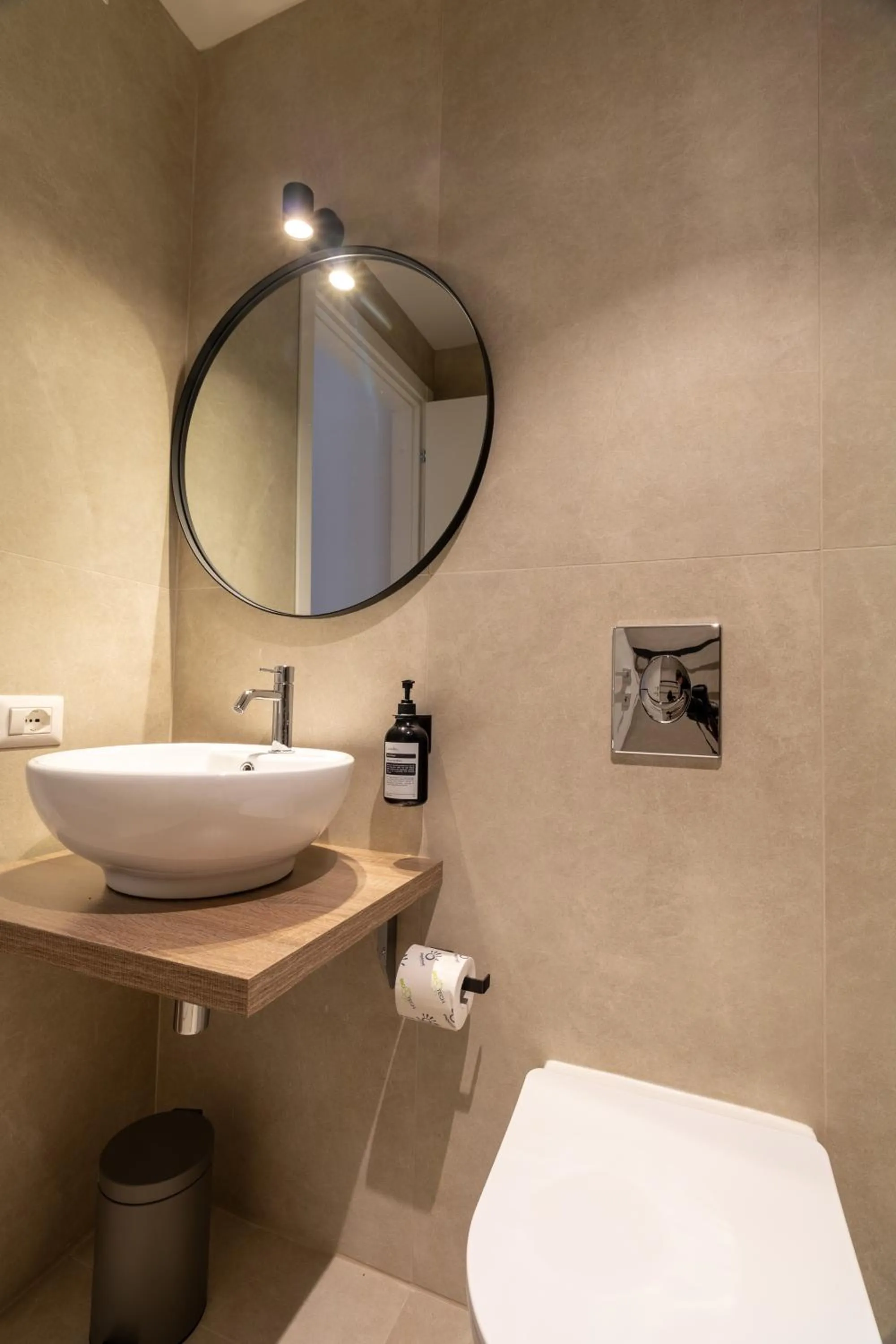 Toilet in Guesthouse Emilio