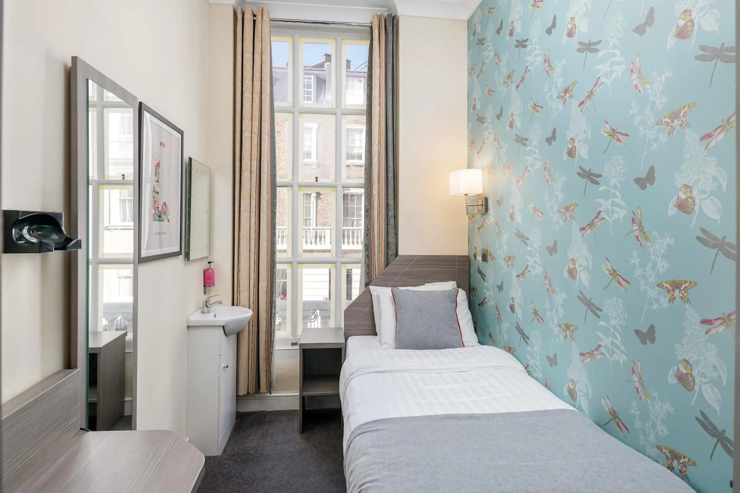Single Room with Private External Bathroom in OYO Bakers Hotel London Victoria Single Room with Private External Bathroom in OYO Bakers Hotel London Victoria