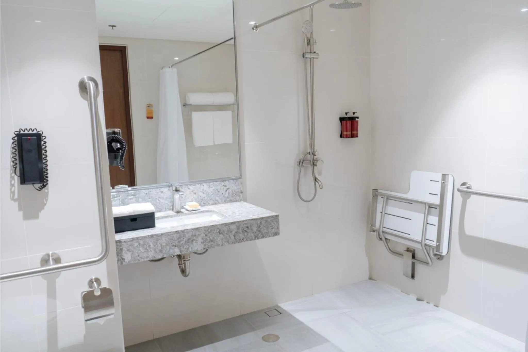 Shower, Bed in Grand Westside Manila Bay