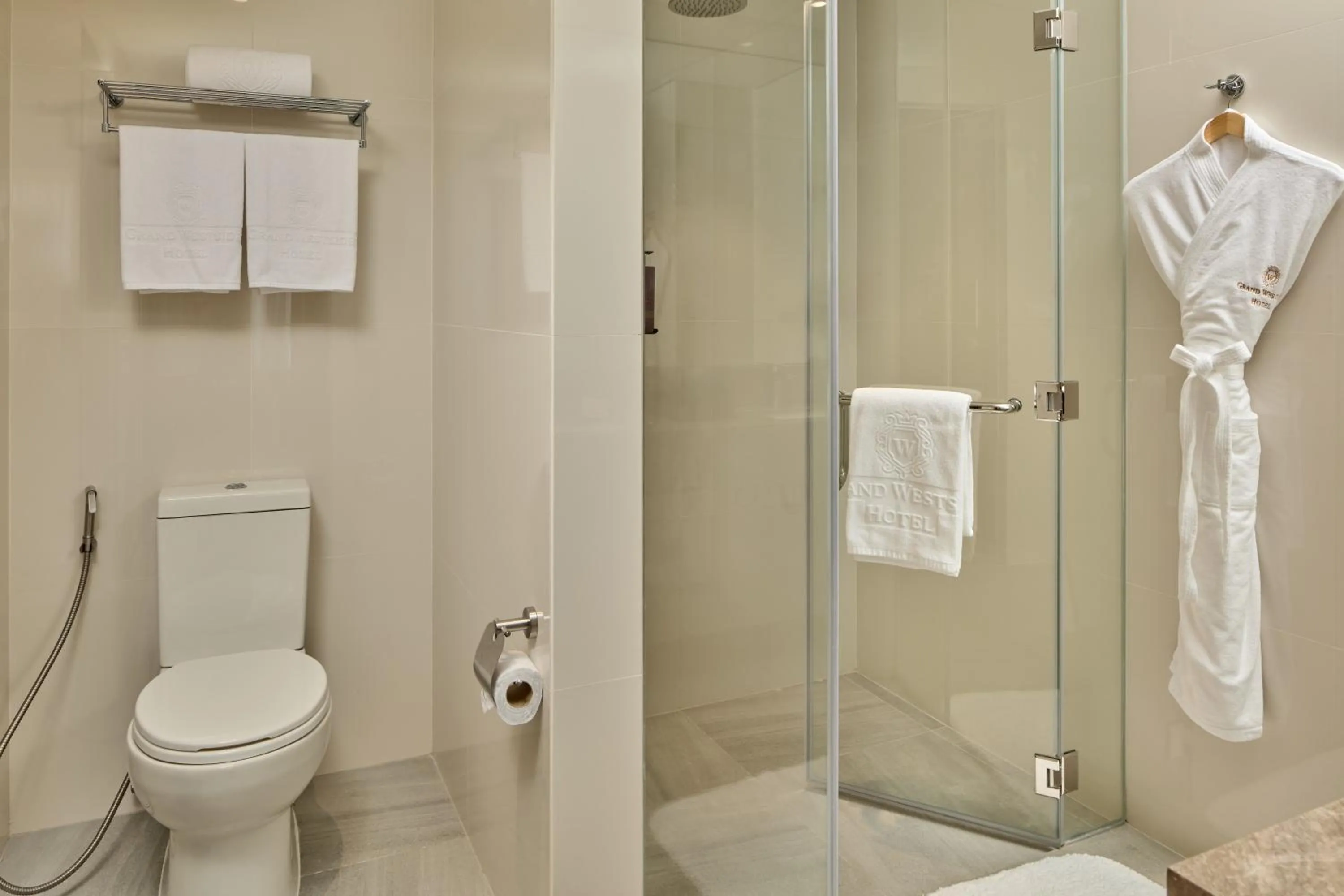 Shower in Grand Westside Manila Bay