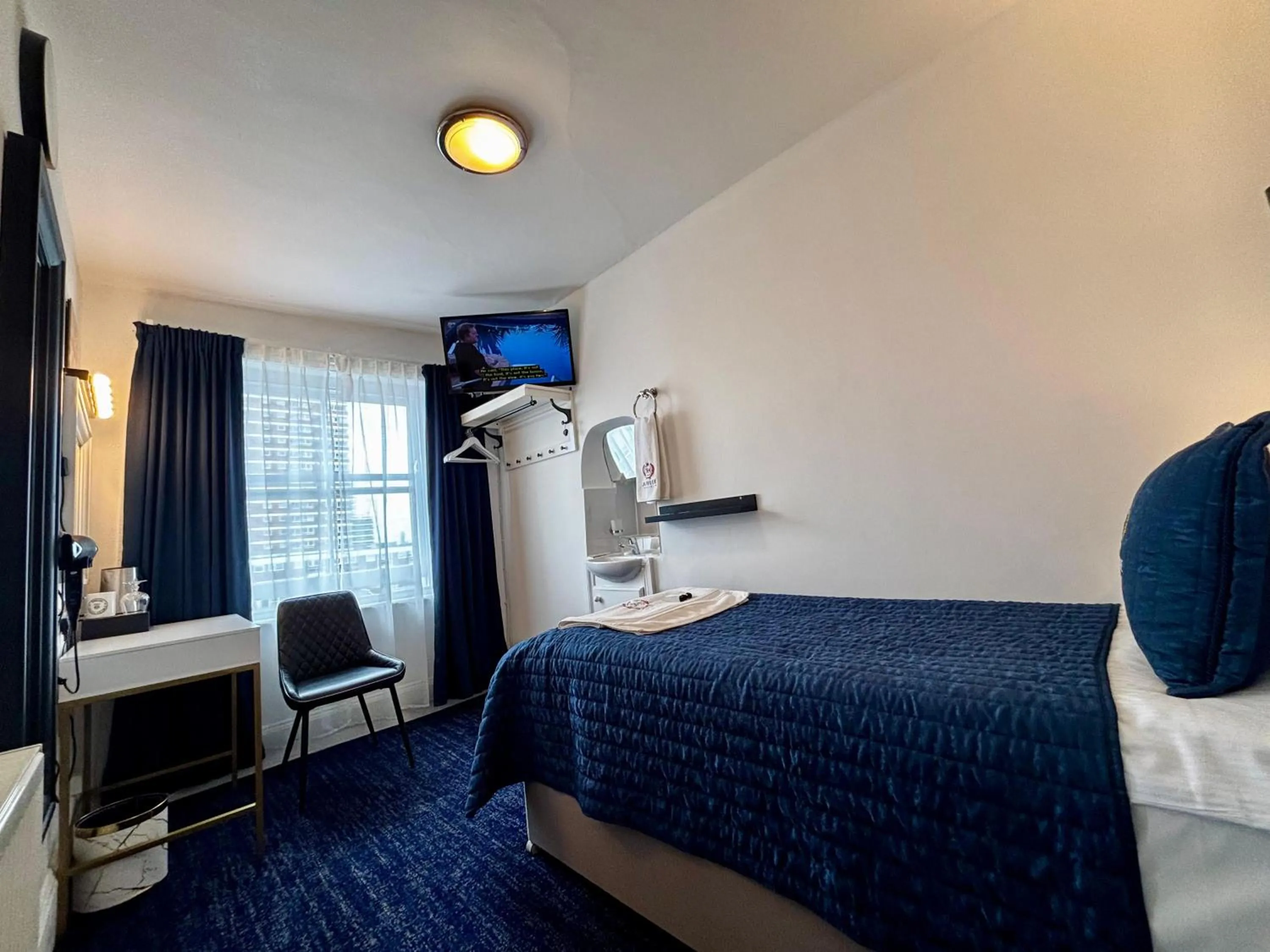 Bed in Jubilee Hotel Victoria