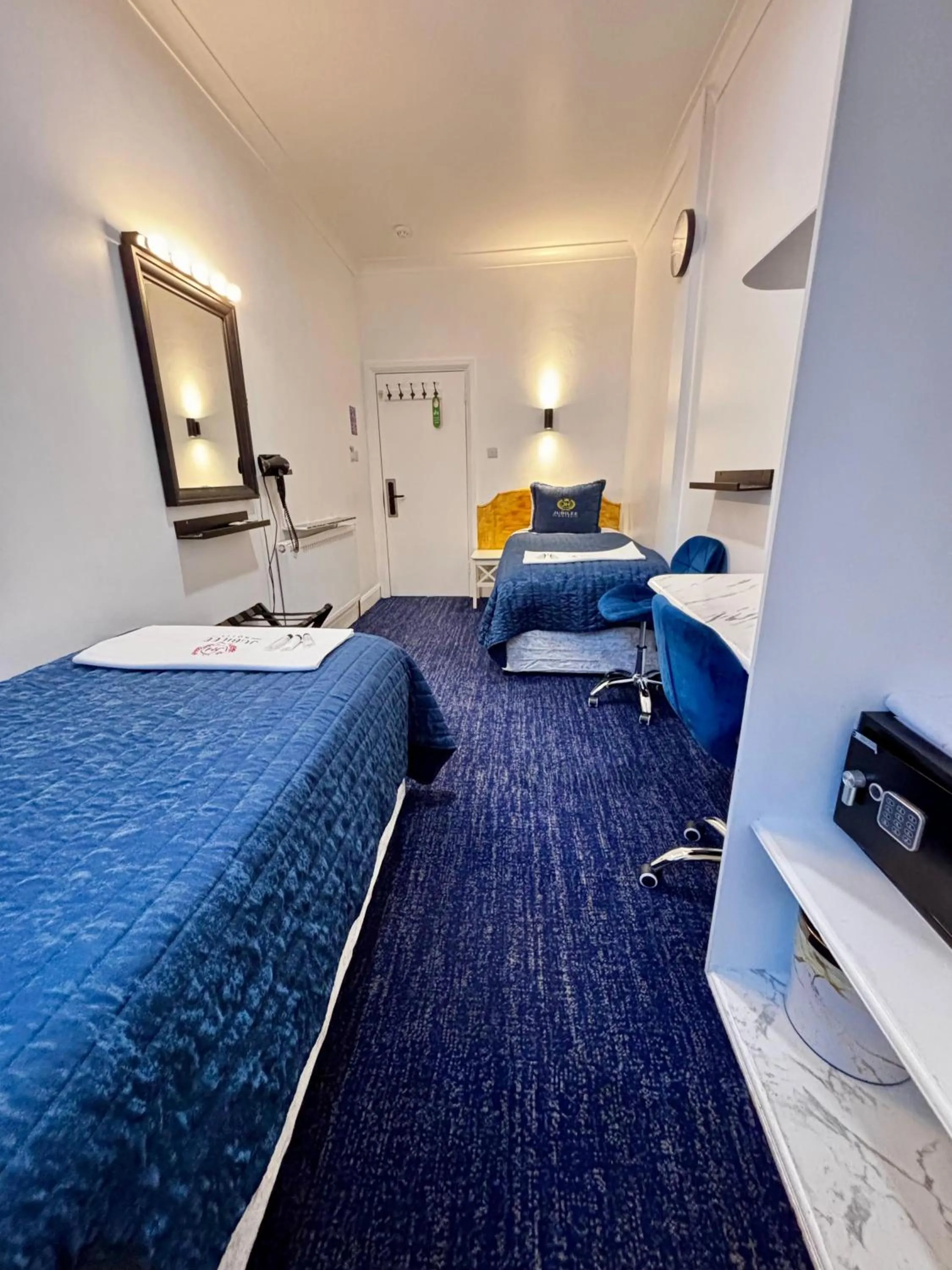 Bed in Jubilee Hotel Victoria