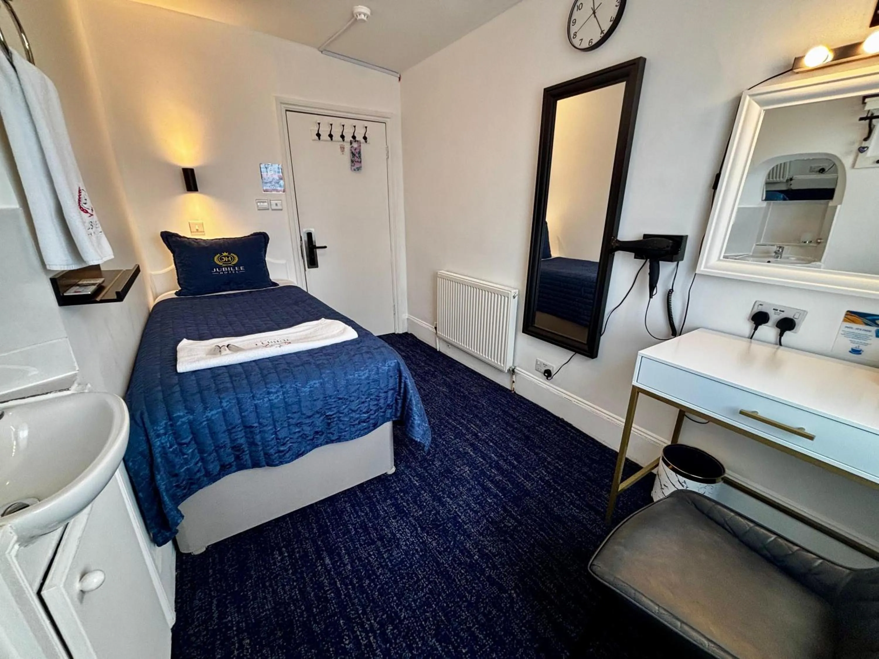 Bed in Jubilee Hotel Victoria