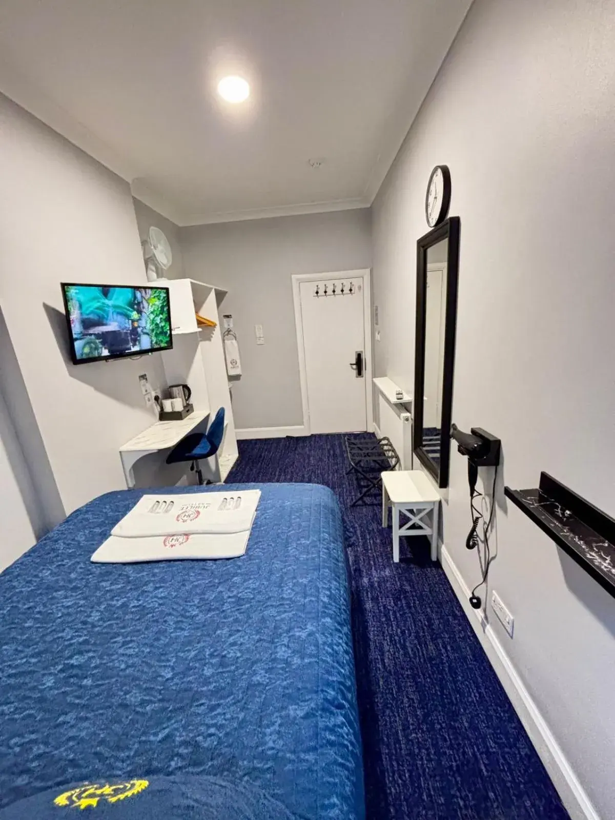 Double Room with Shared Shower and Toilet in Jubilee Hotel Victoria Double Room with Shared Shower and Toilet in Jubilee Hotel Victoria